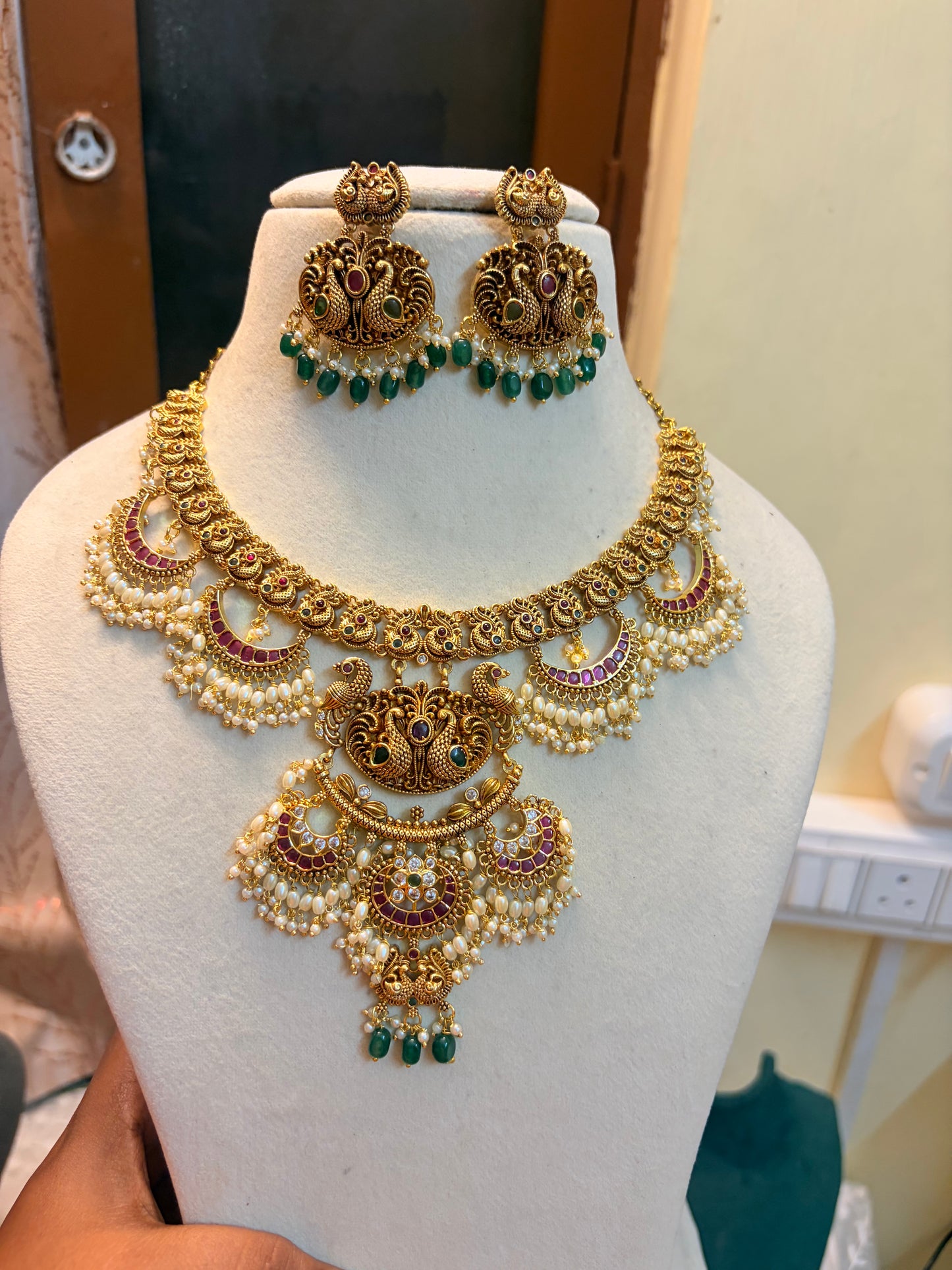Gold antique jadau Kundan necklace set