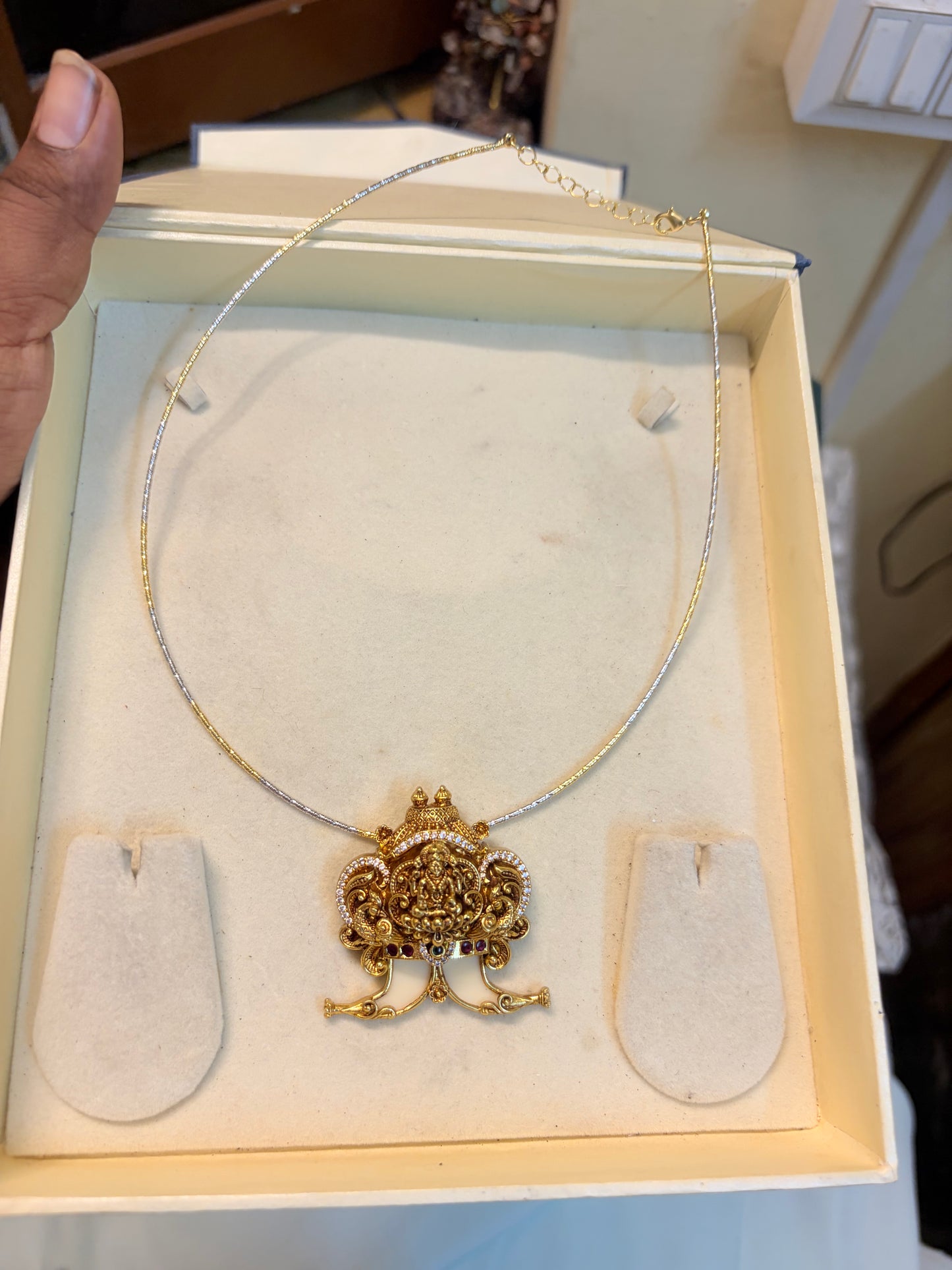 Gold Nakshi locket with Italian chain