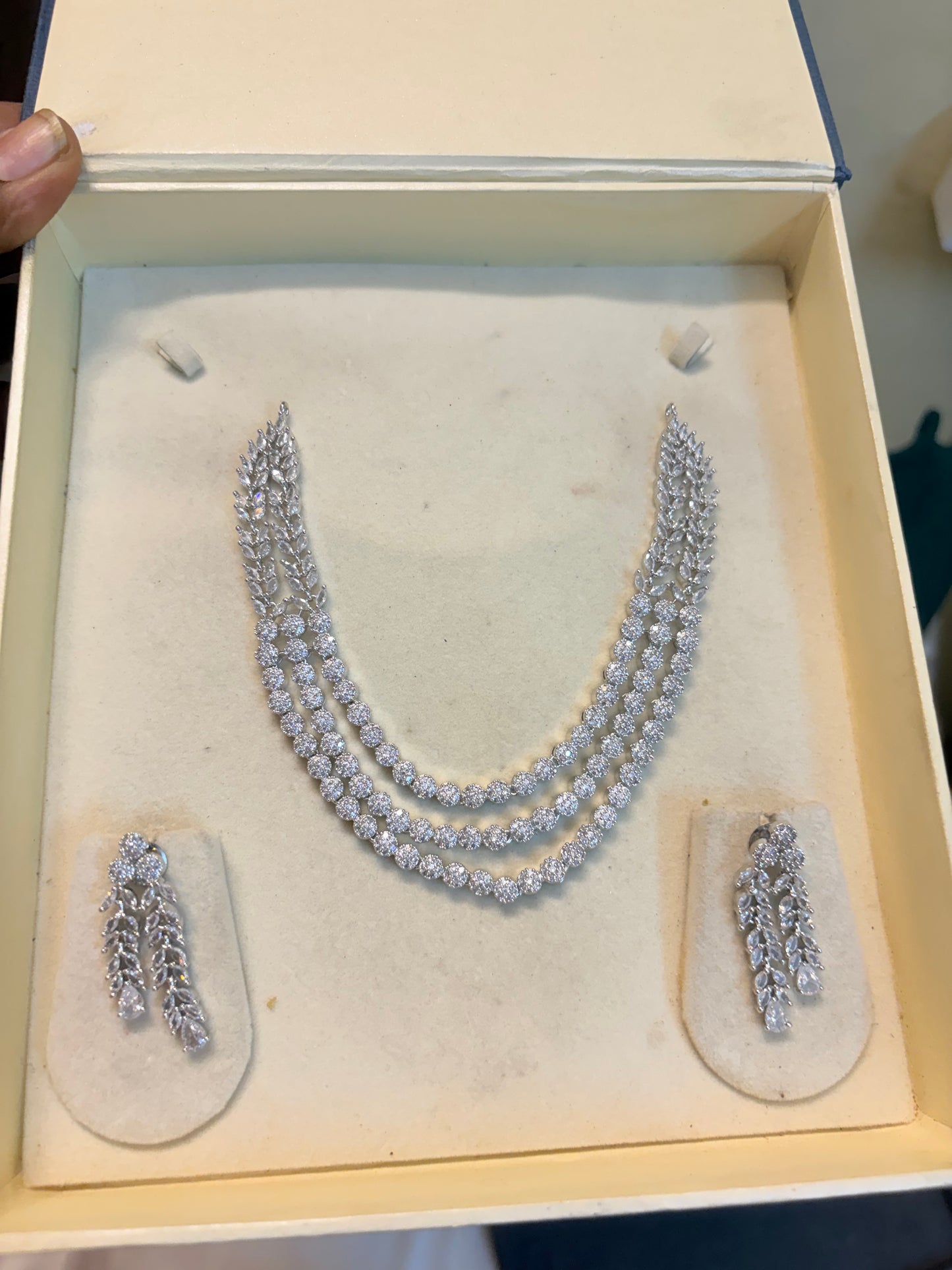 Triple layer silver jadau necklace set