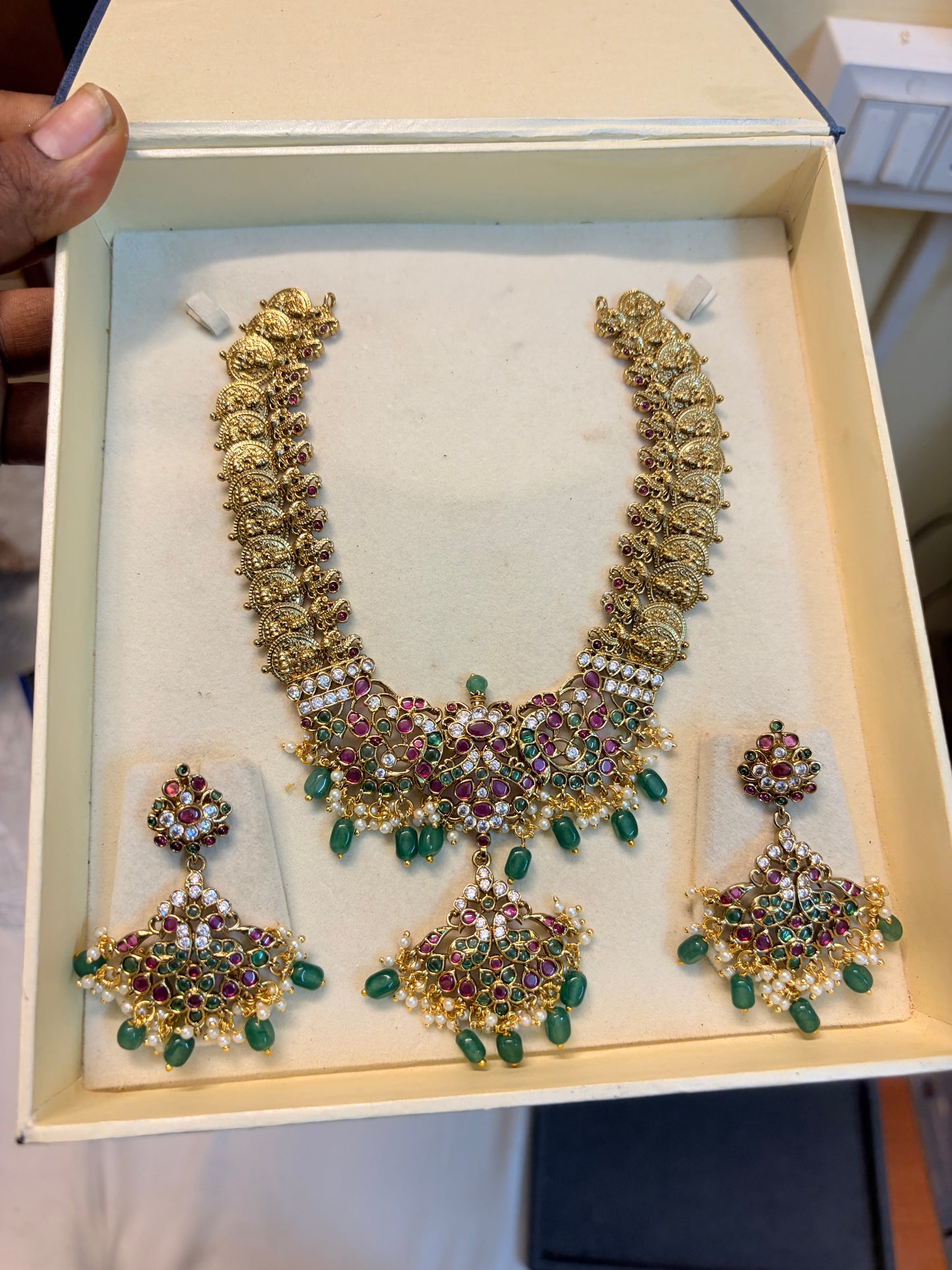 Gold antique finish kemp stones necklace set