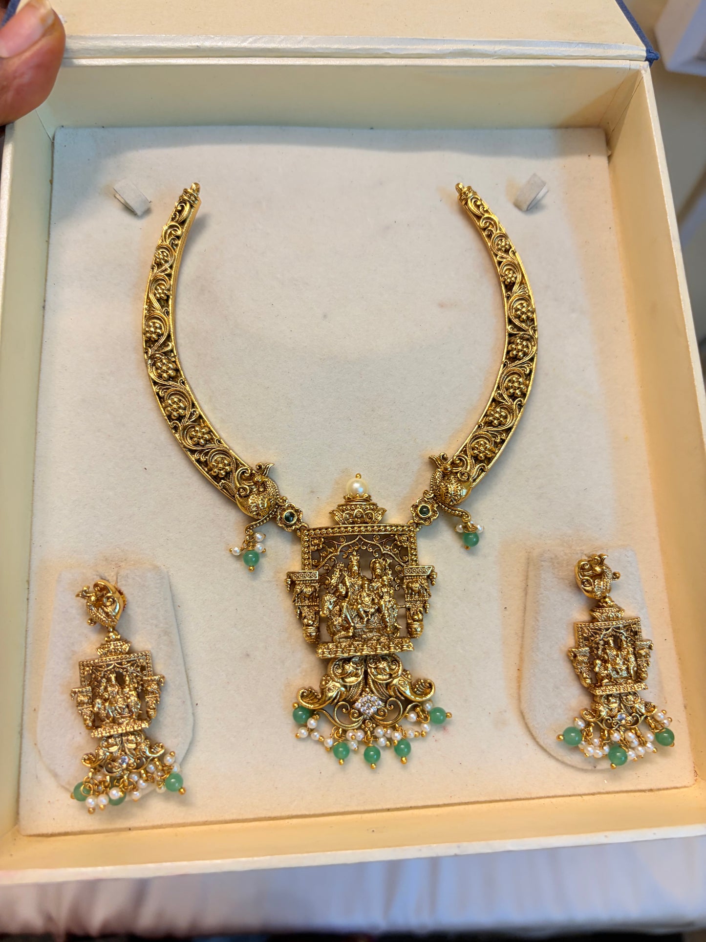 Gold antique finish Kanti necklace set
