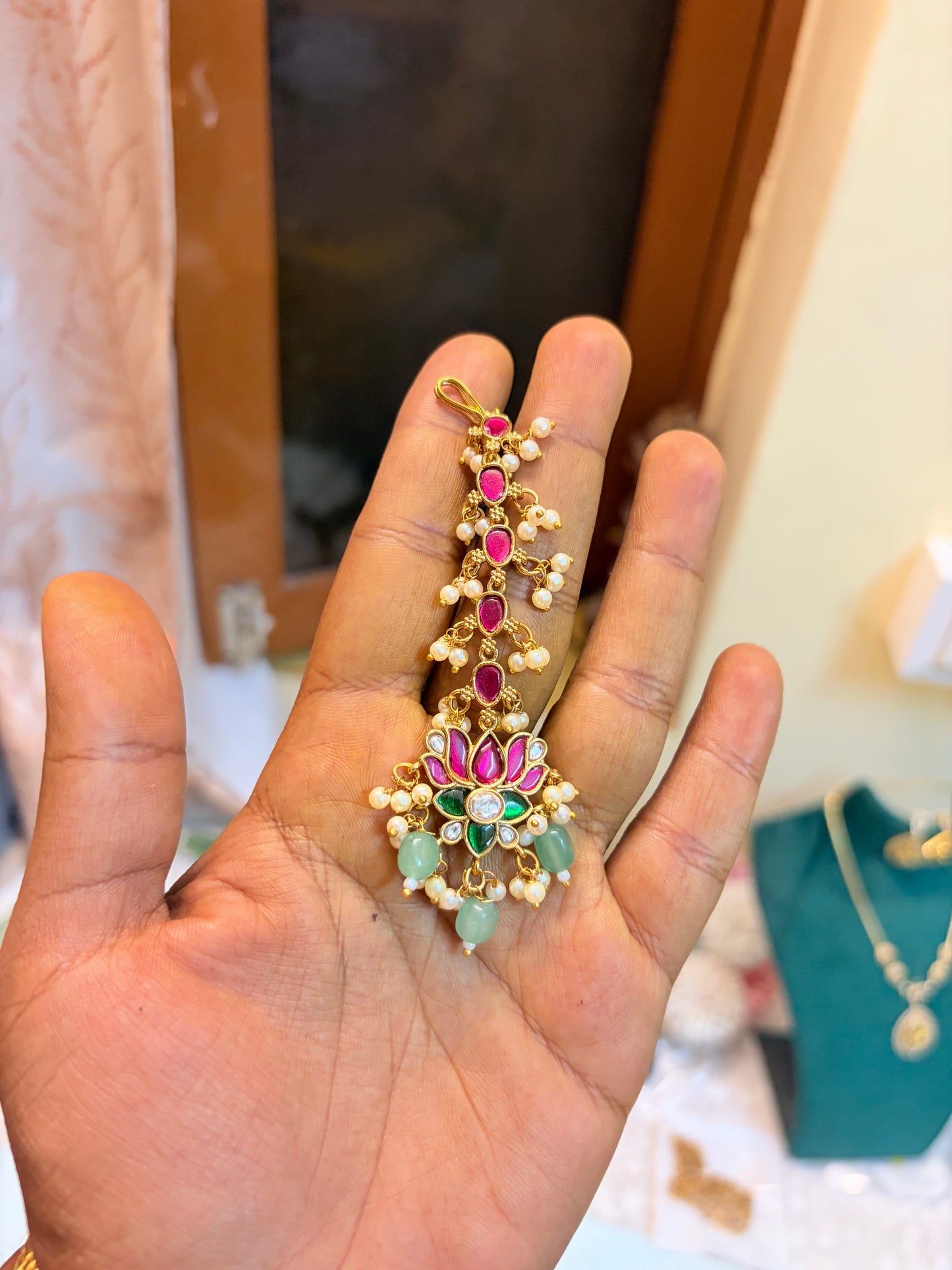 Lotus jadau Kundan tika