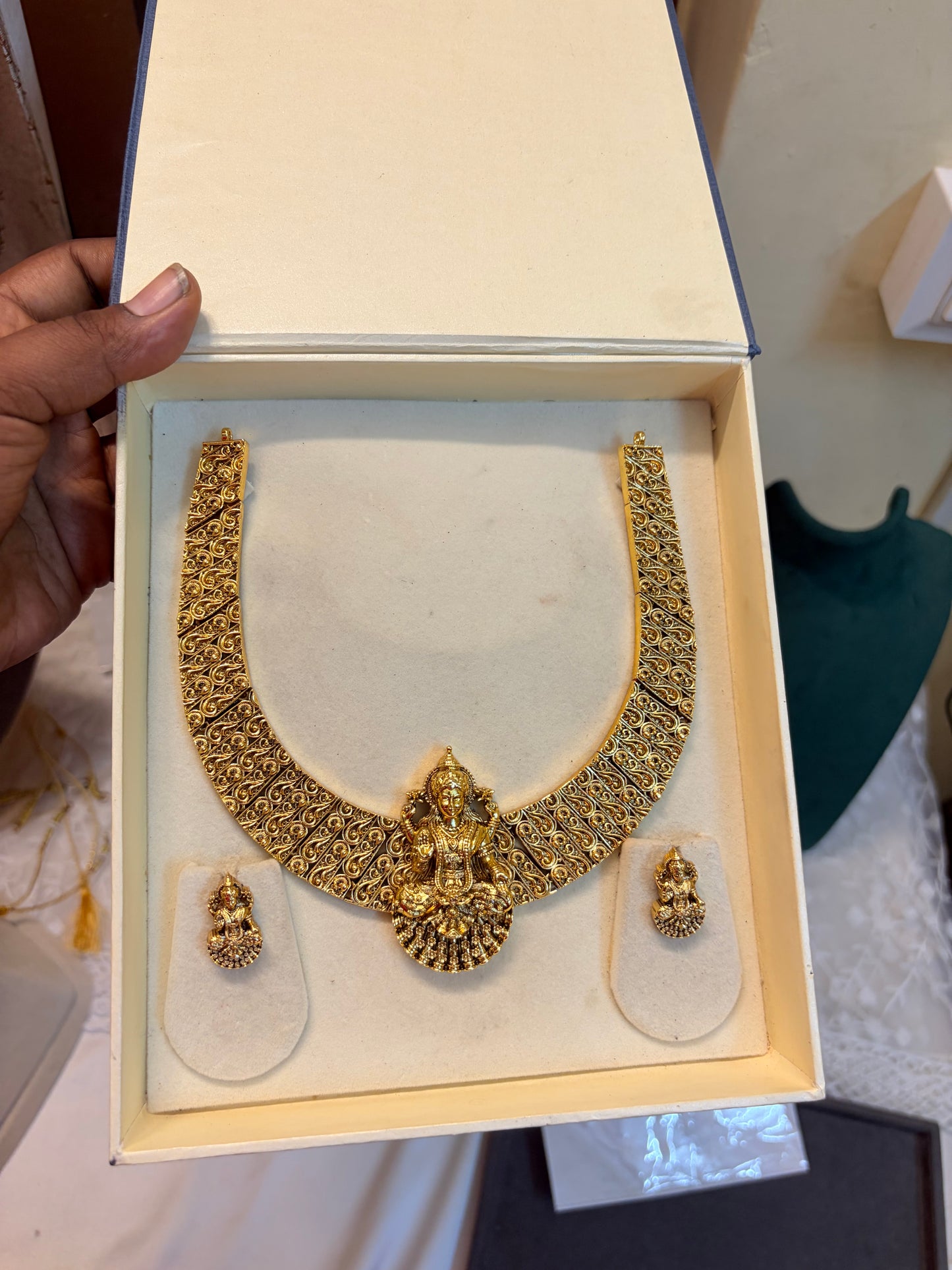 Lakshmi pendant gold antique jadau necklace set