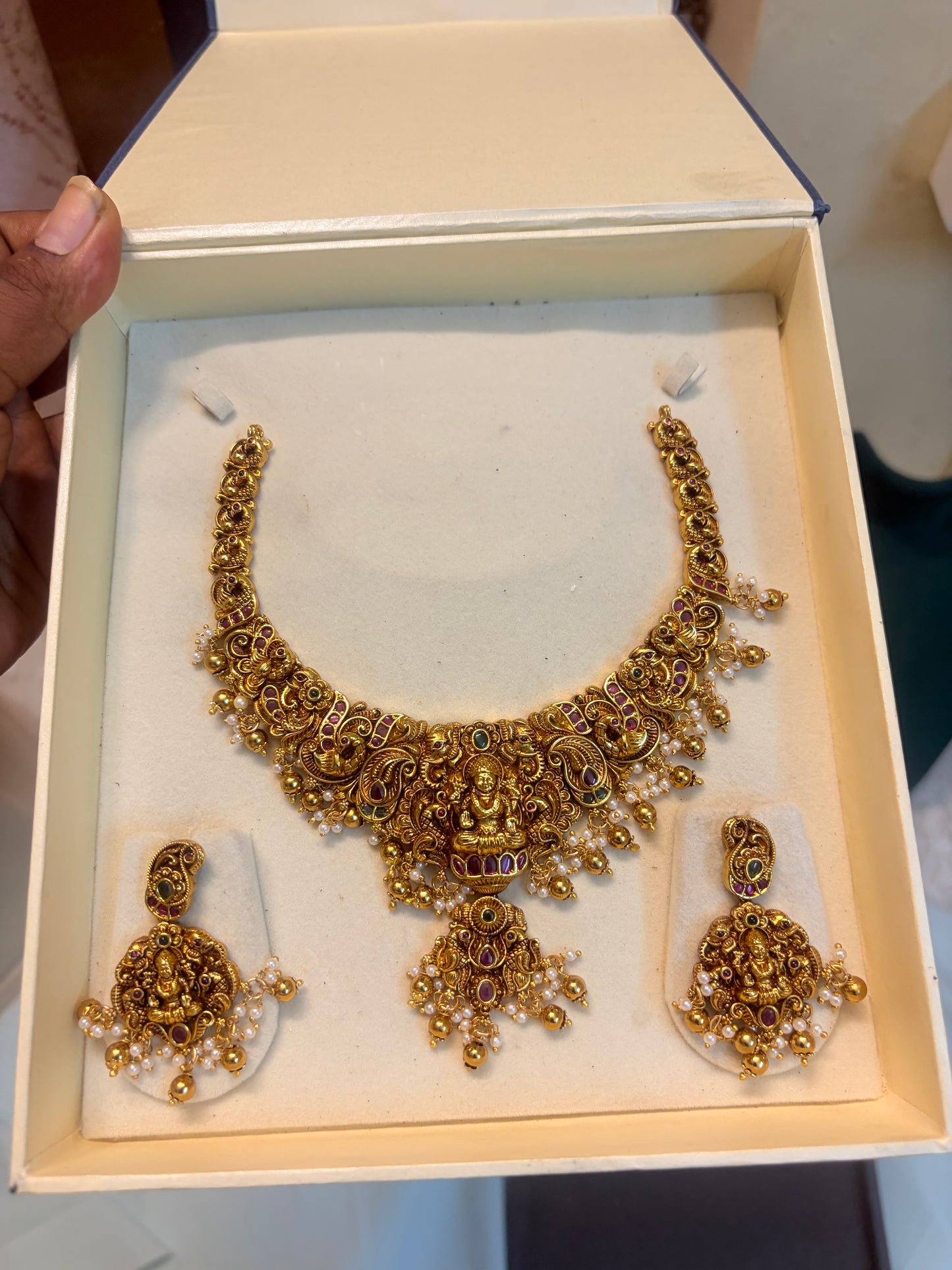 Gold antique finish jadau necklace set