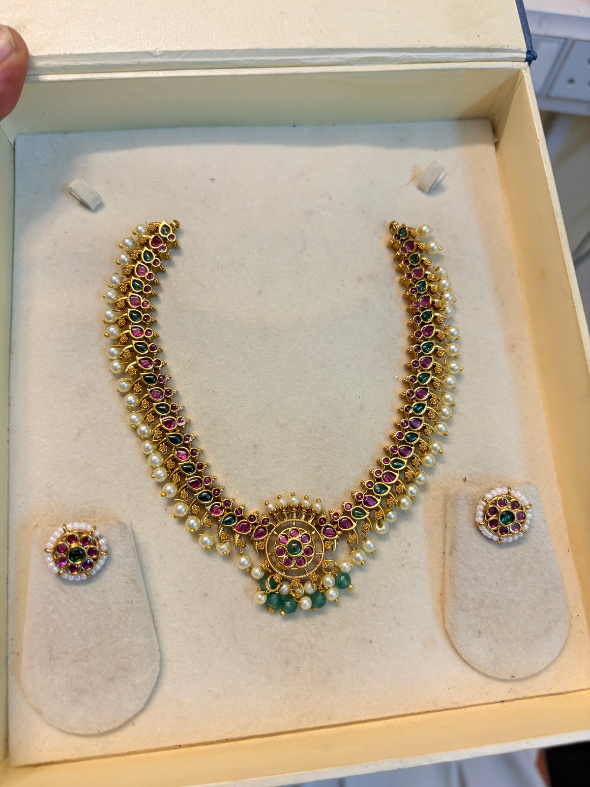Kemp stones gold antique jadau necklace set