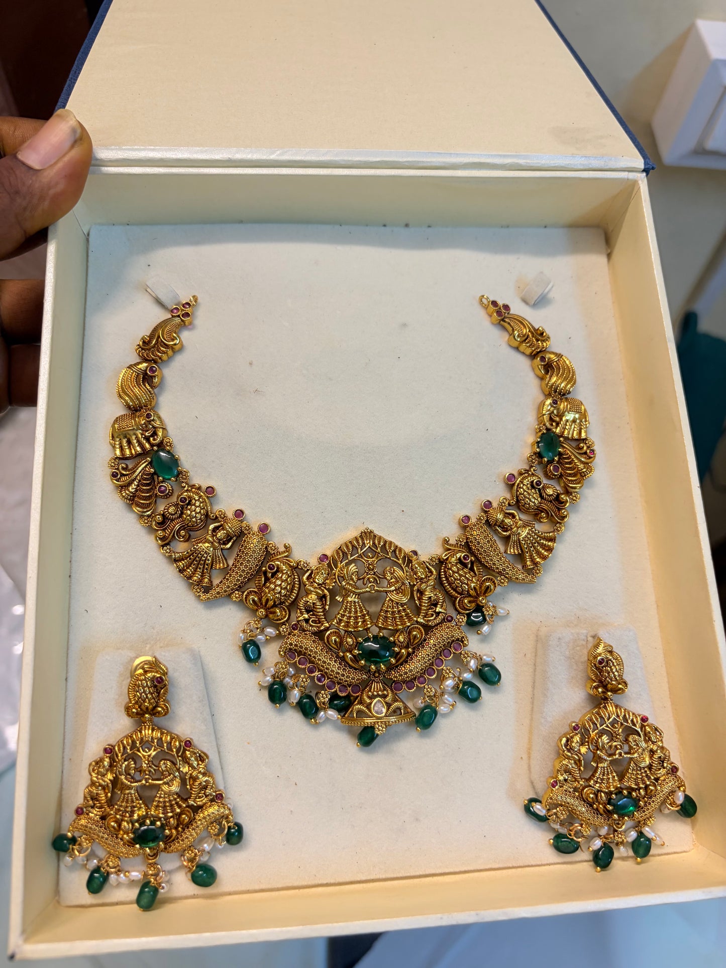 Gold inspired antique finish jadau necklace set
