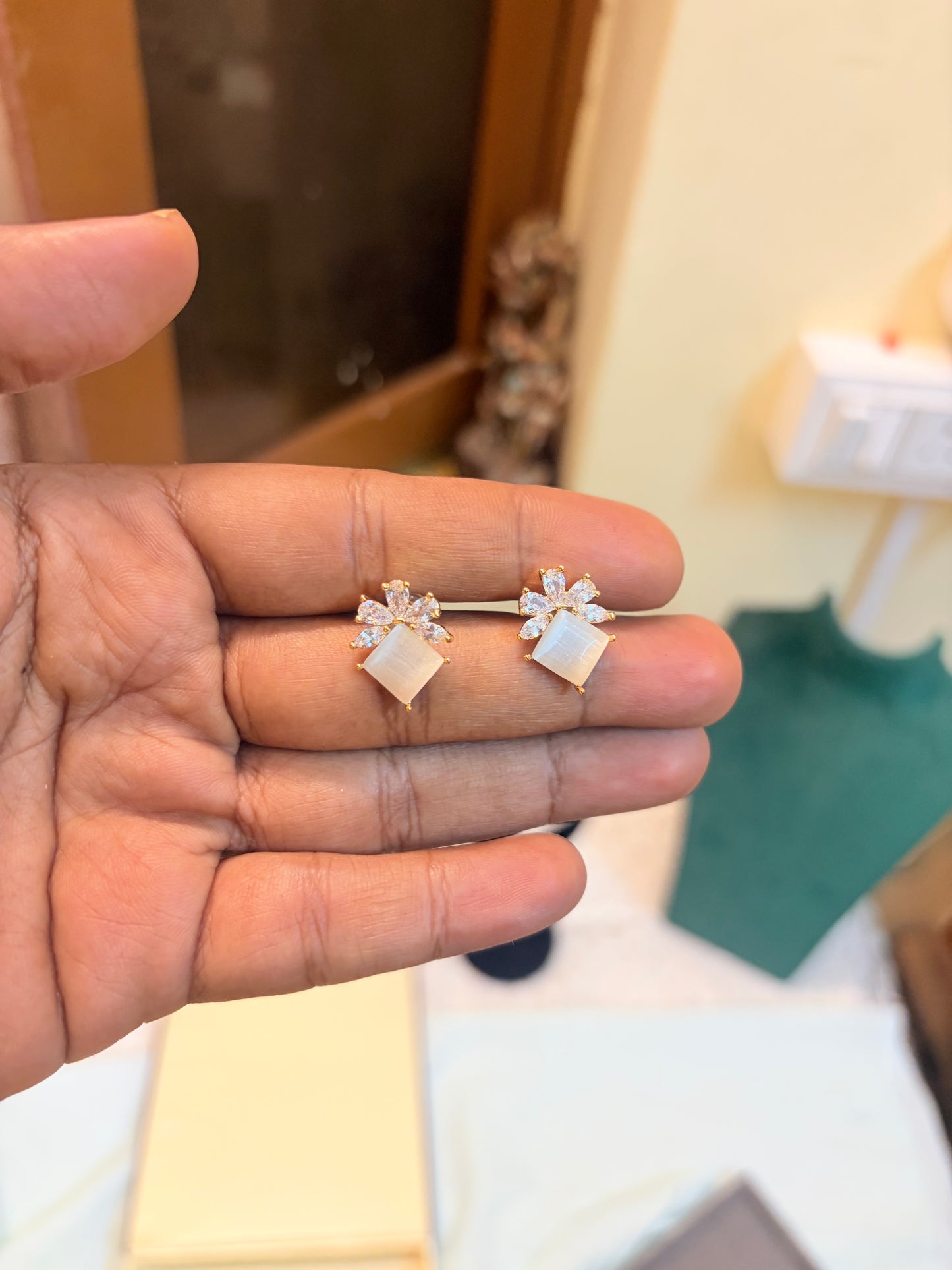 Ivory Blossom Cz stud