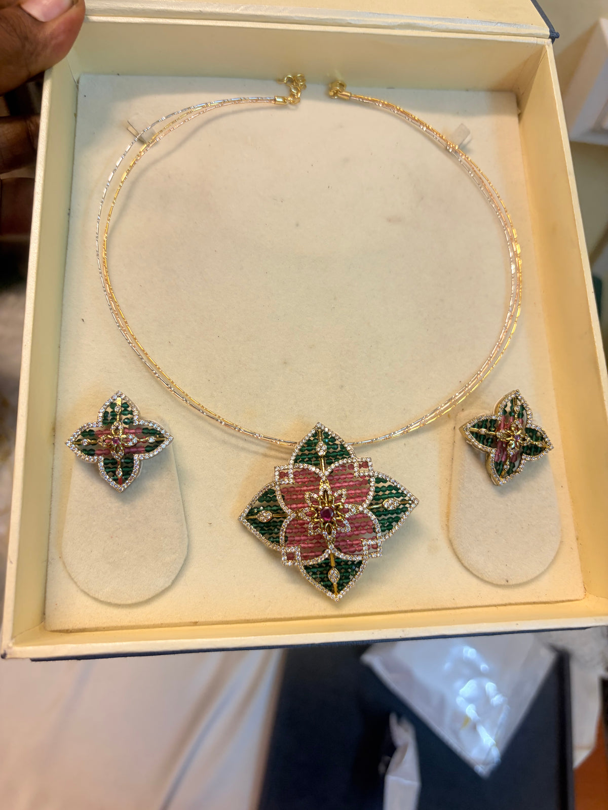 Handmade beads pendant set with hasli chain