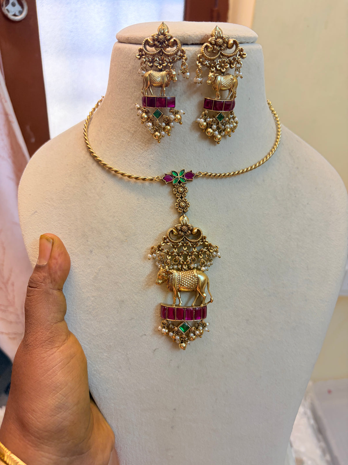 Pure kemp stones brass made necklace set