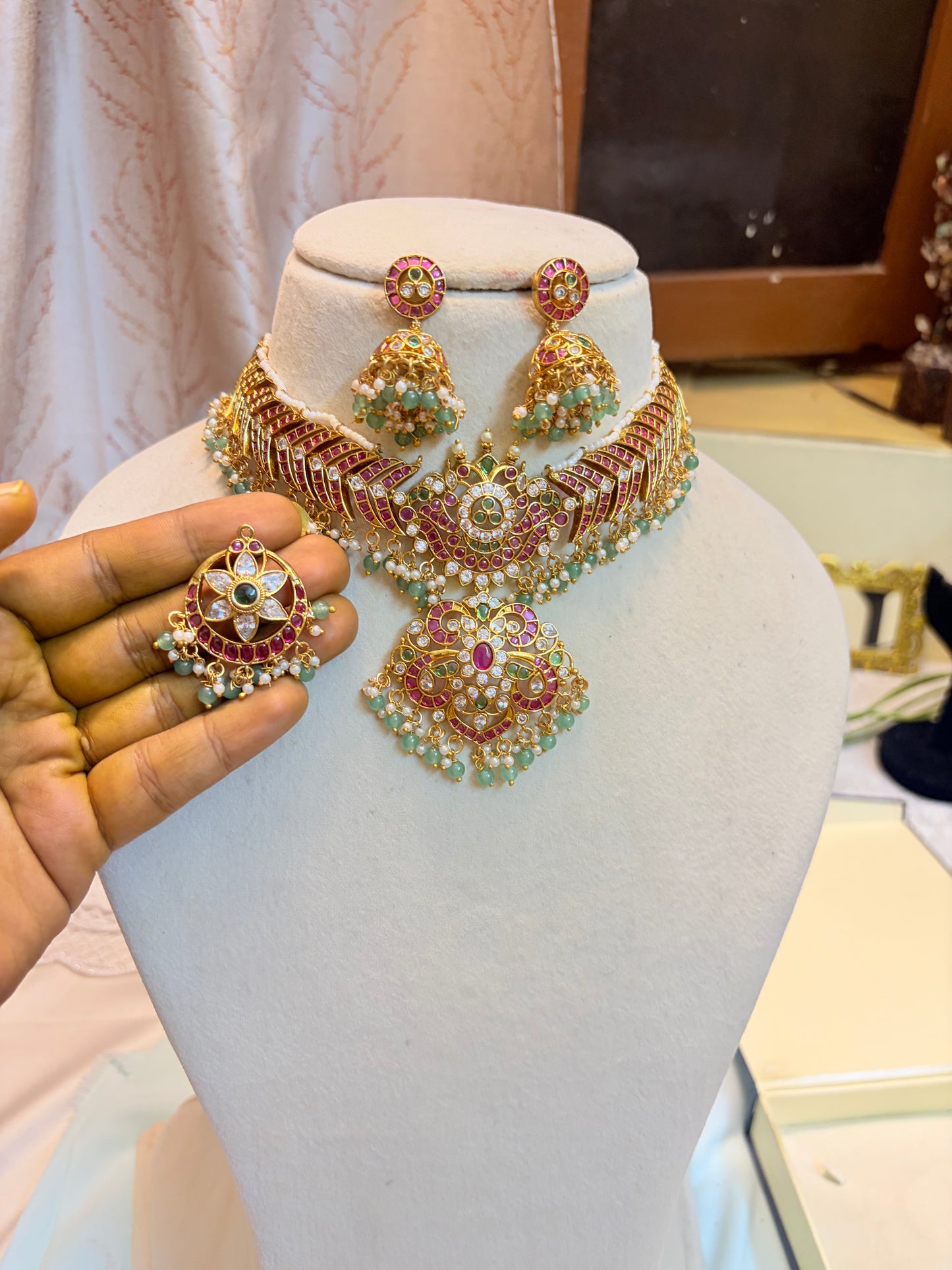 Heritage inspired kemp stones jadau choker set with detachable pendant
