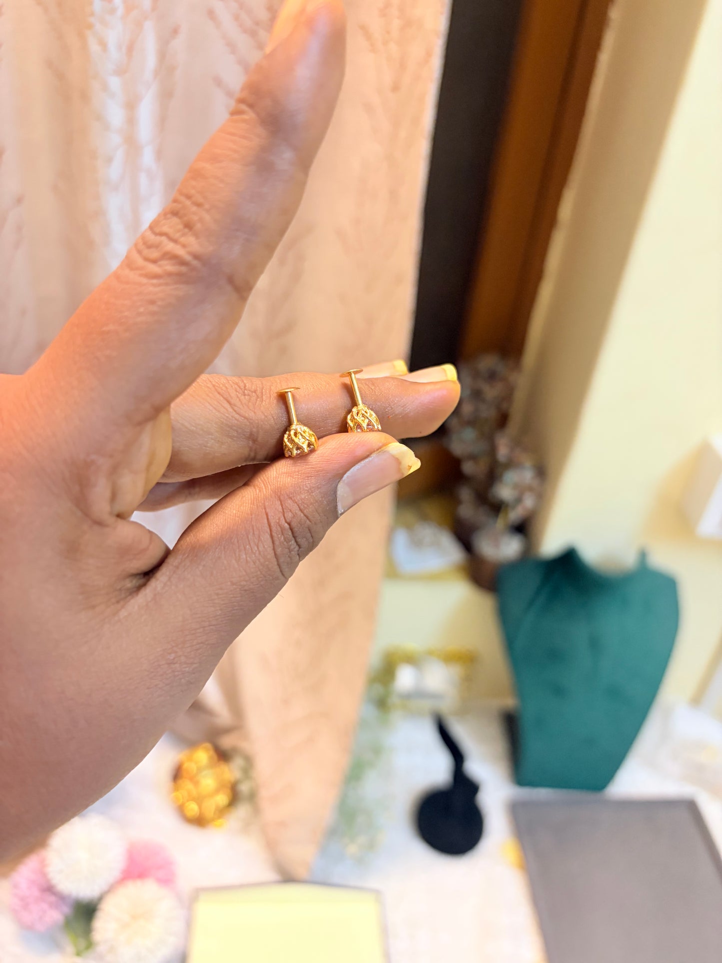Solitaire Cz screw back stud
