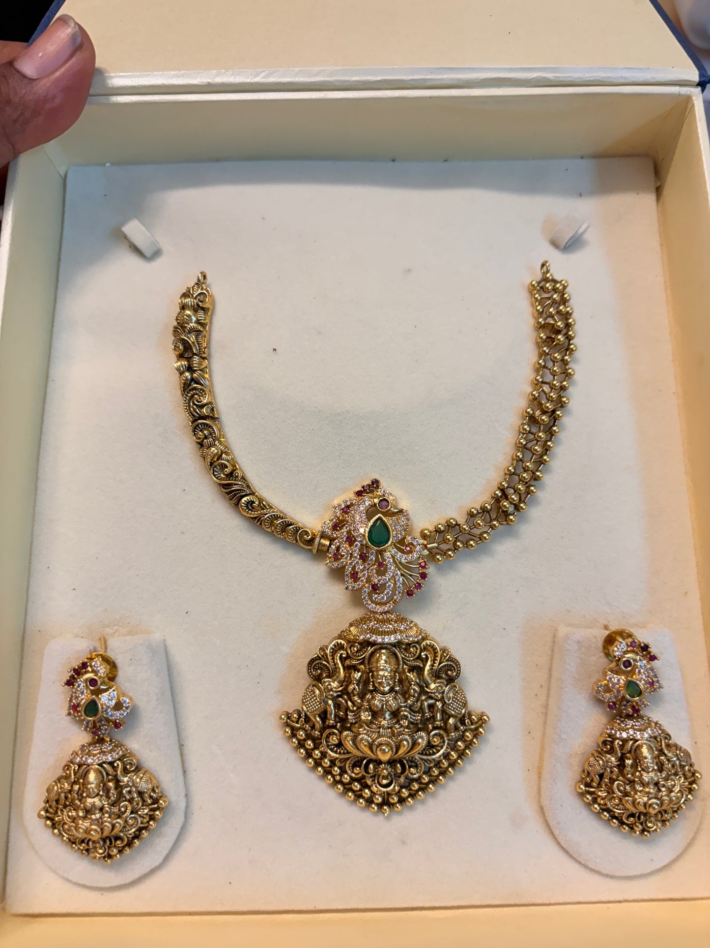 Gold inspired gold antique finish necklace set