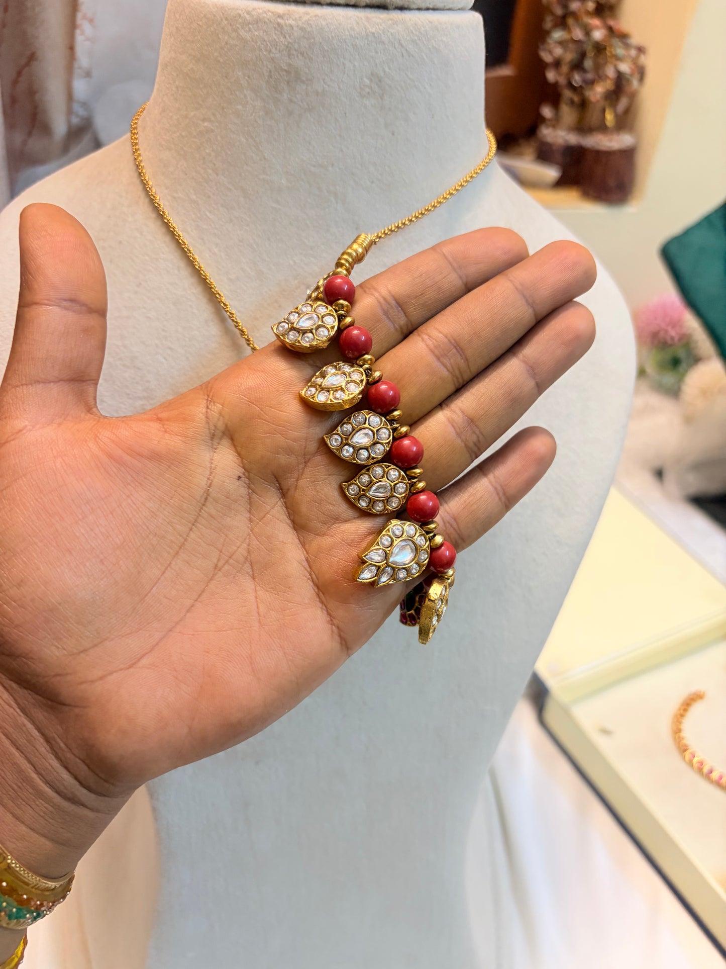 Reversible kemp stones jadau chain