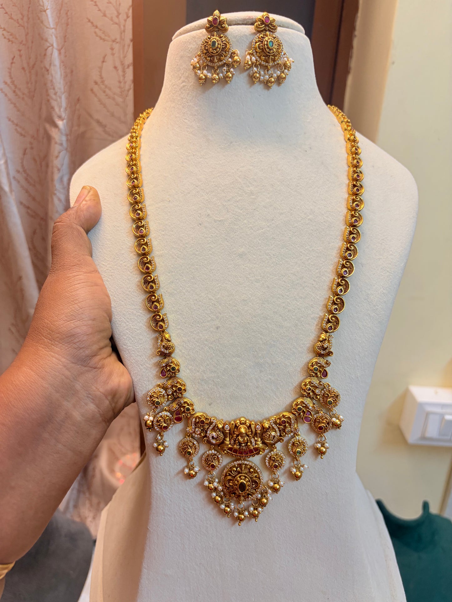 Gold antique finish jadau haram premium quality
