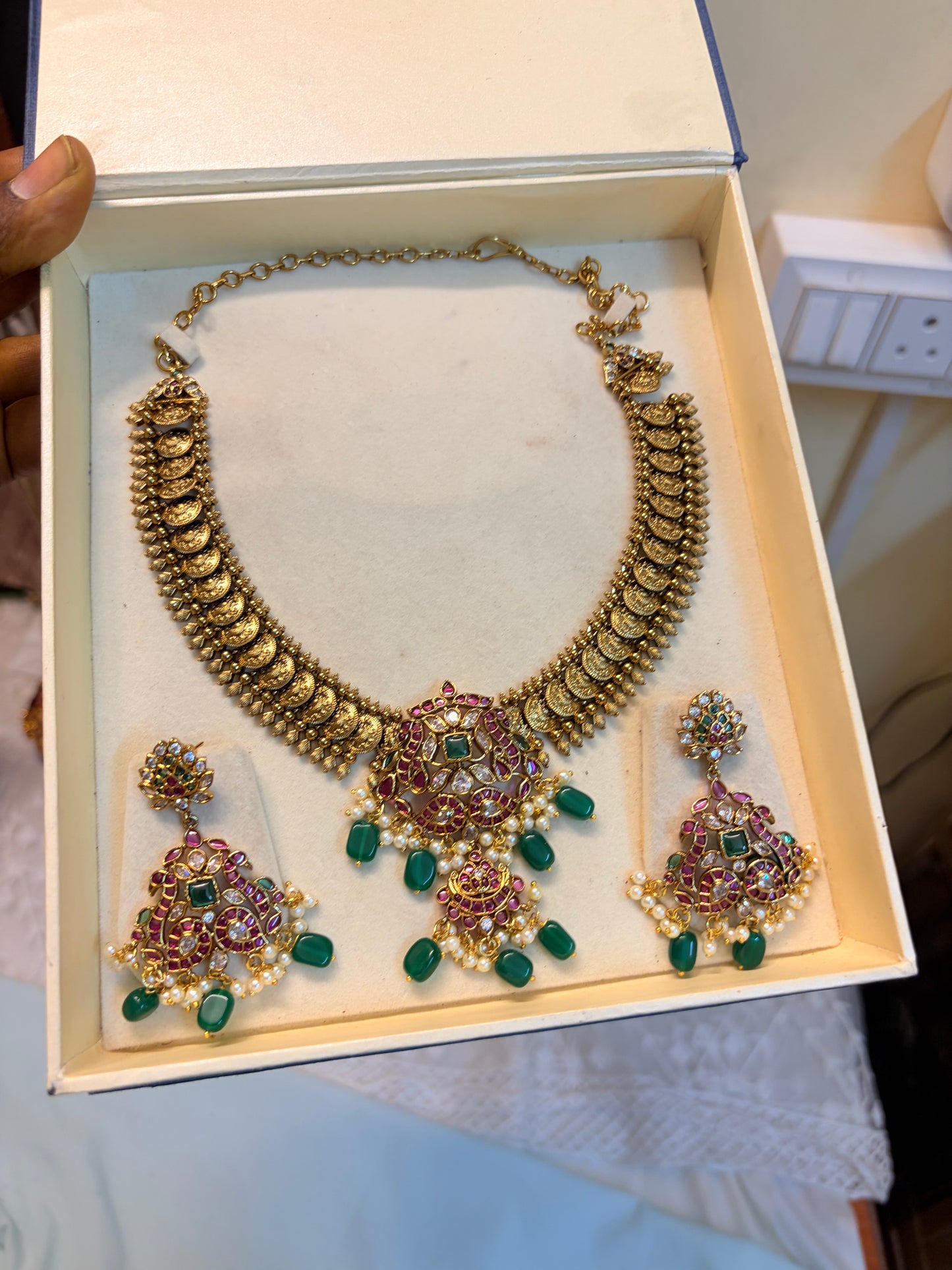Gold antique finish pure kemp stones necklace set