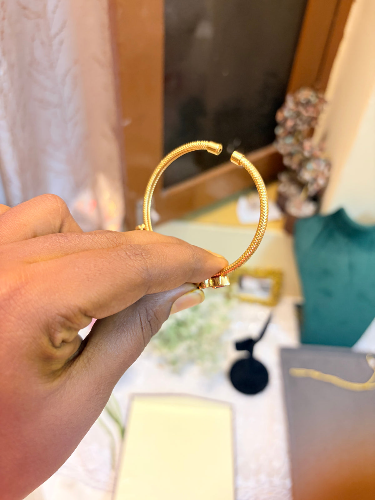 Kemp stones gold antique kada