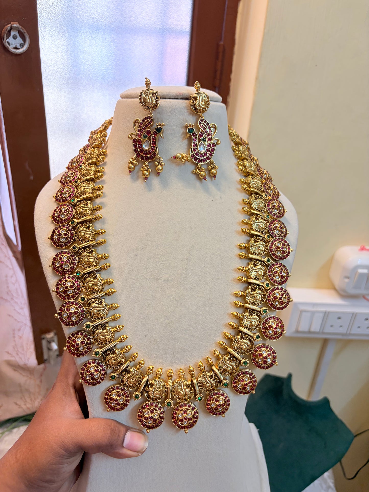 Gold antique finish bottumala jadau haram