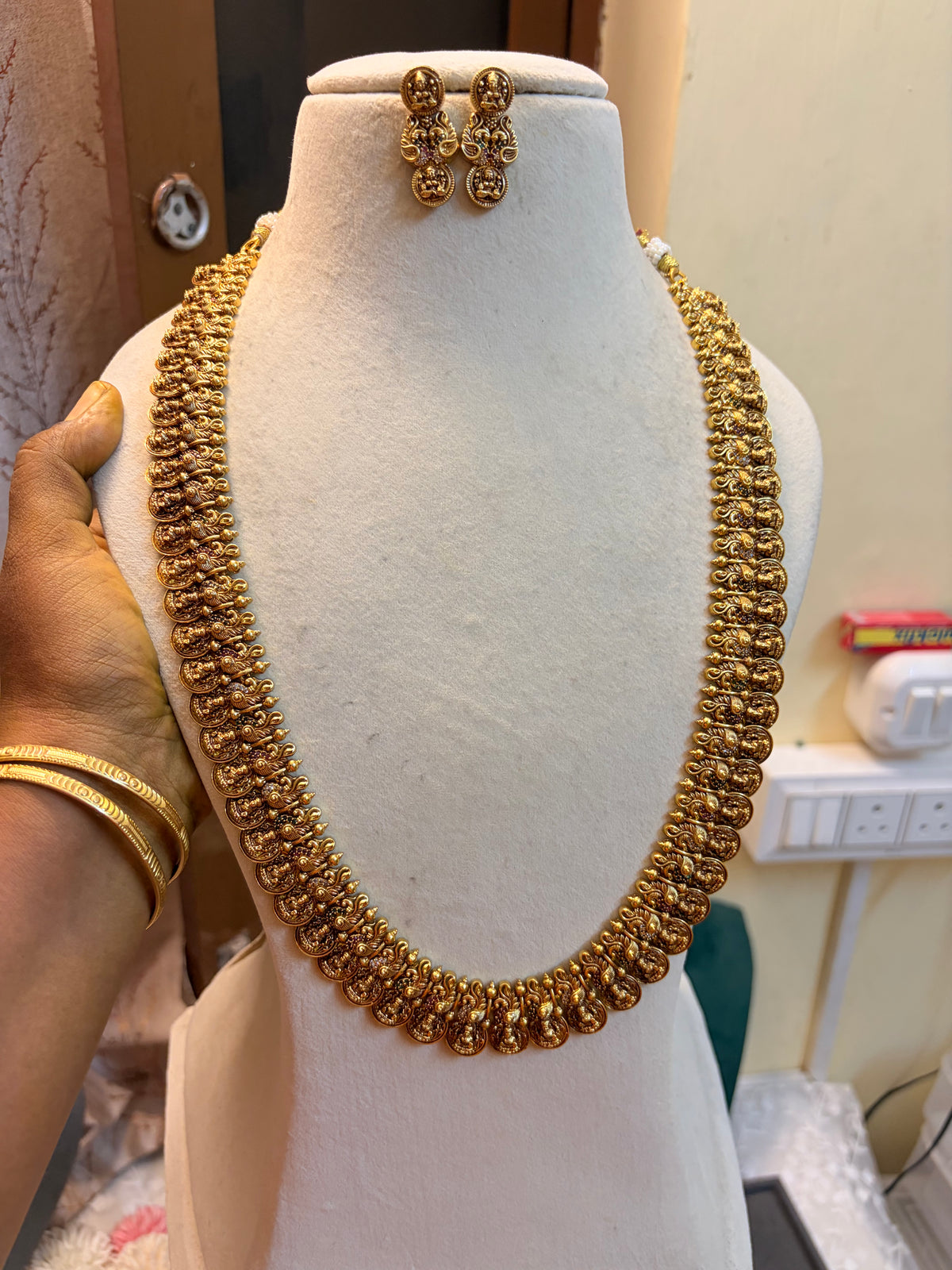 Classic gold antique finish jadau haram