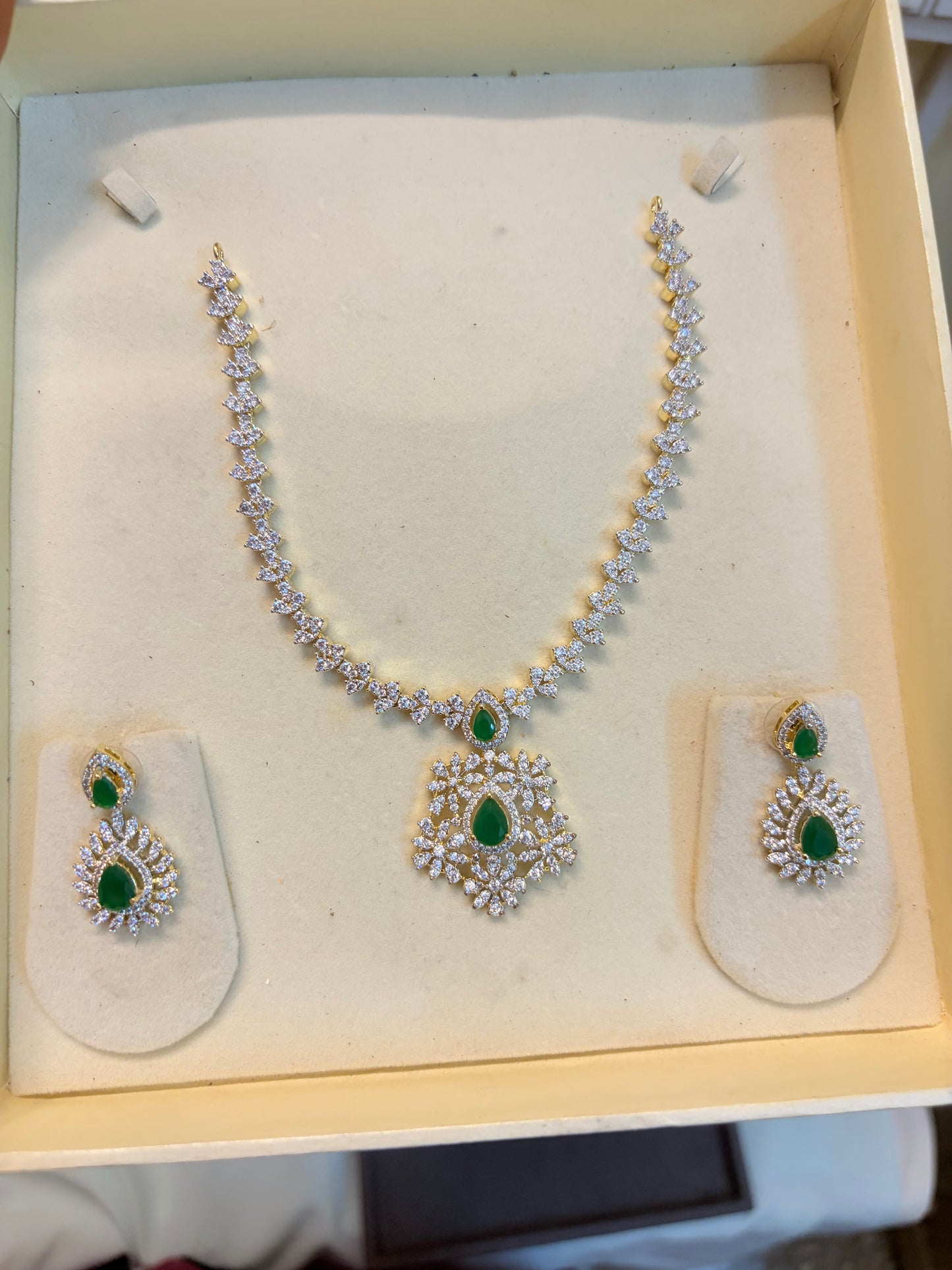 Gj polish Emerald necklace set