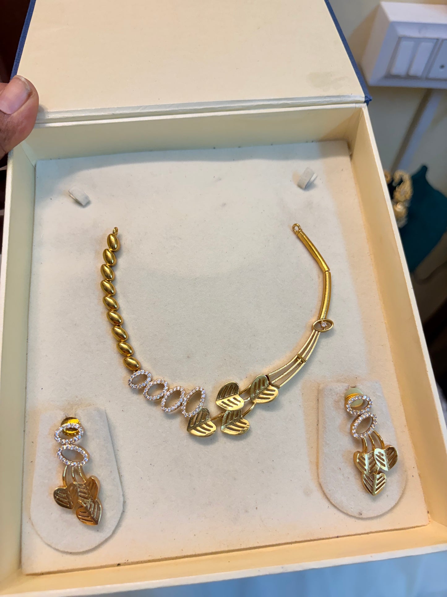 Elegant Cz leaf design necklace set