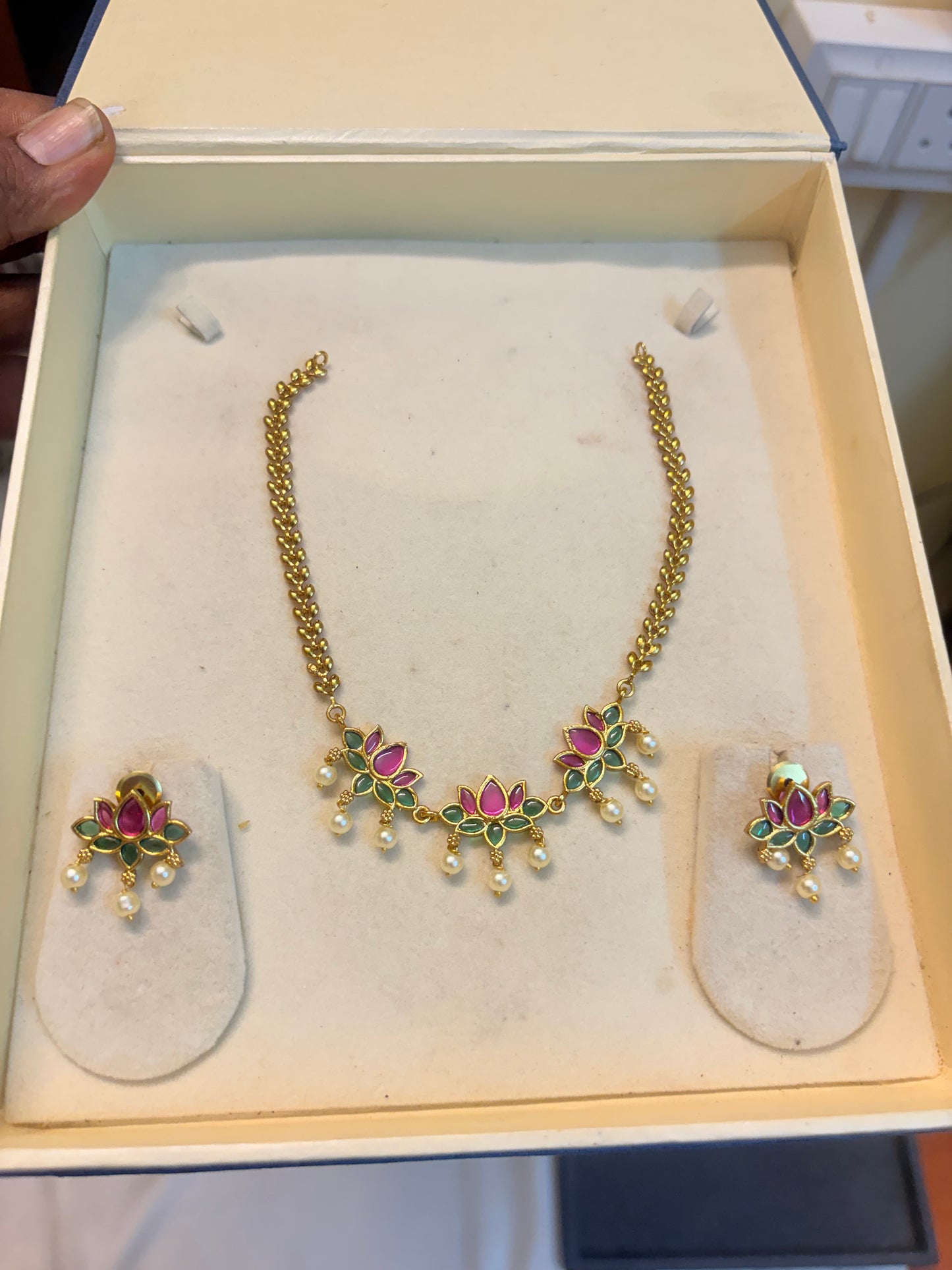 Elegant lotus jadau choker set