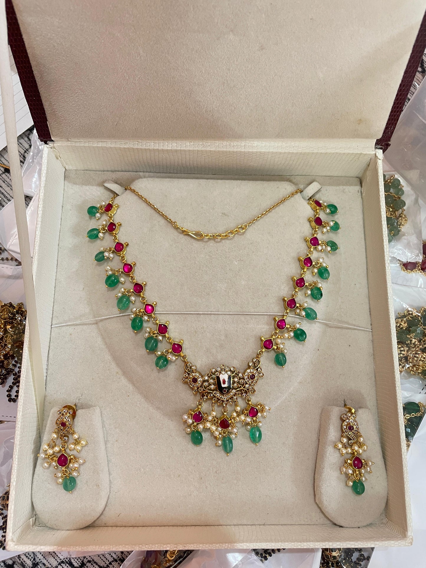 Real Kemp stones premium quality chain with earrings