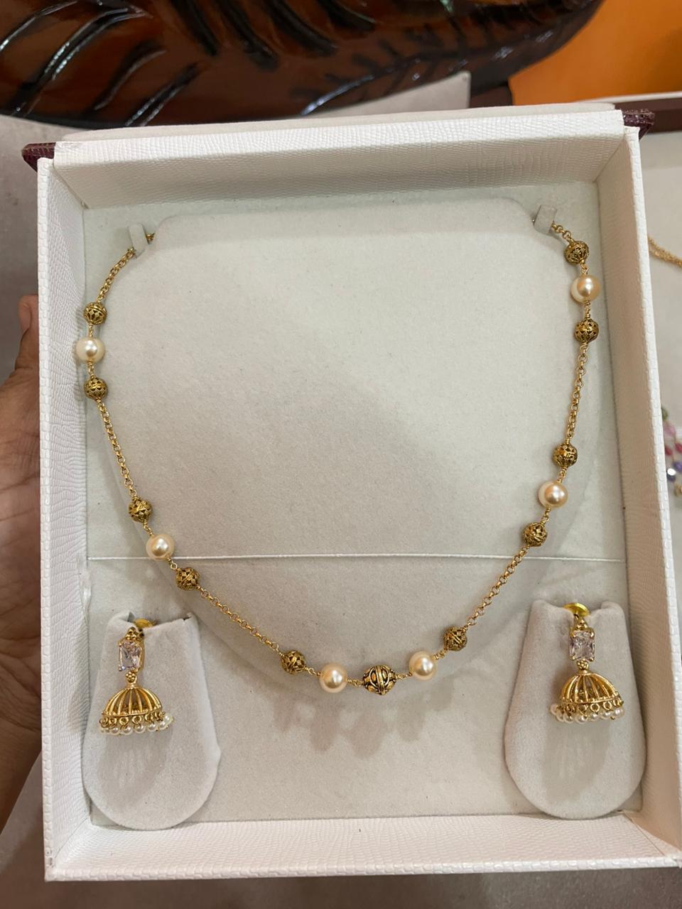 Handmade pearl chain with earrings