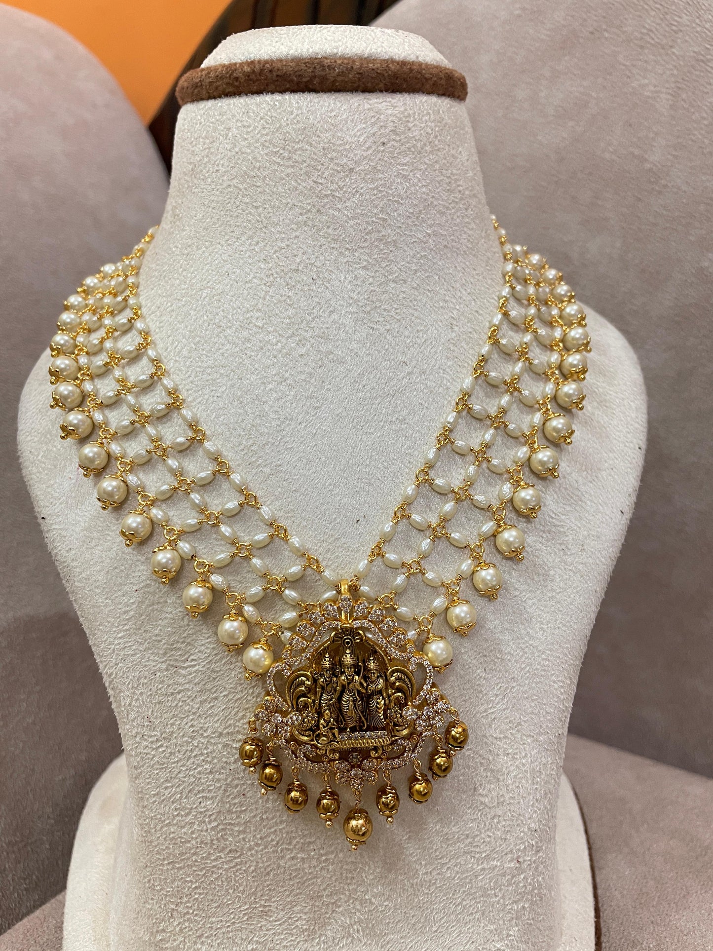 Ramparivar locket pearl necklace