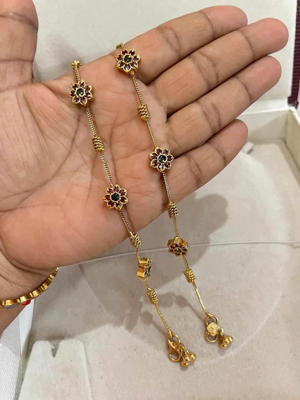 Floral antique finish anklets free size