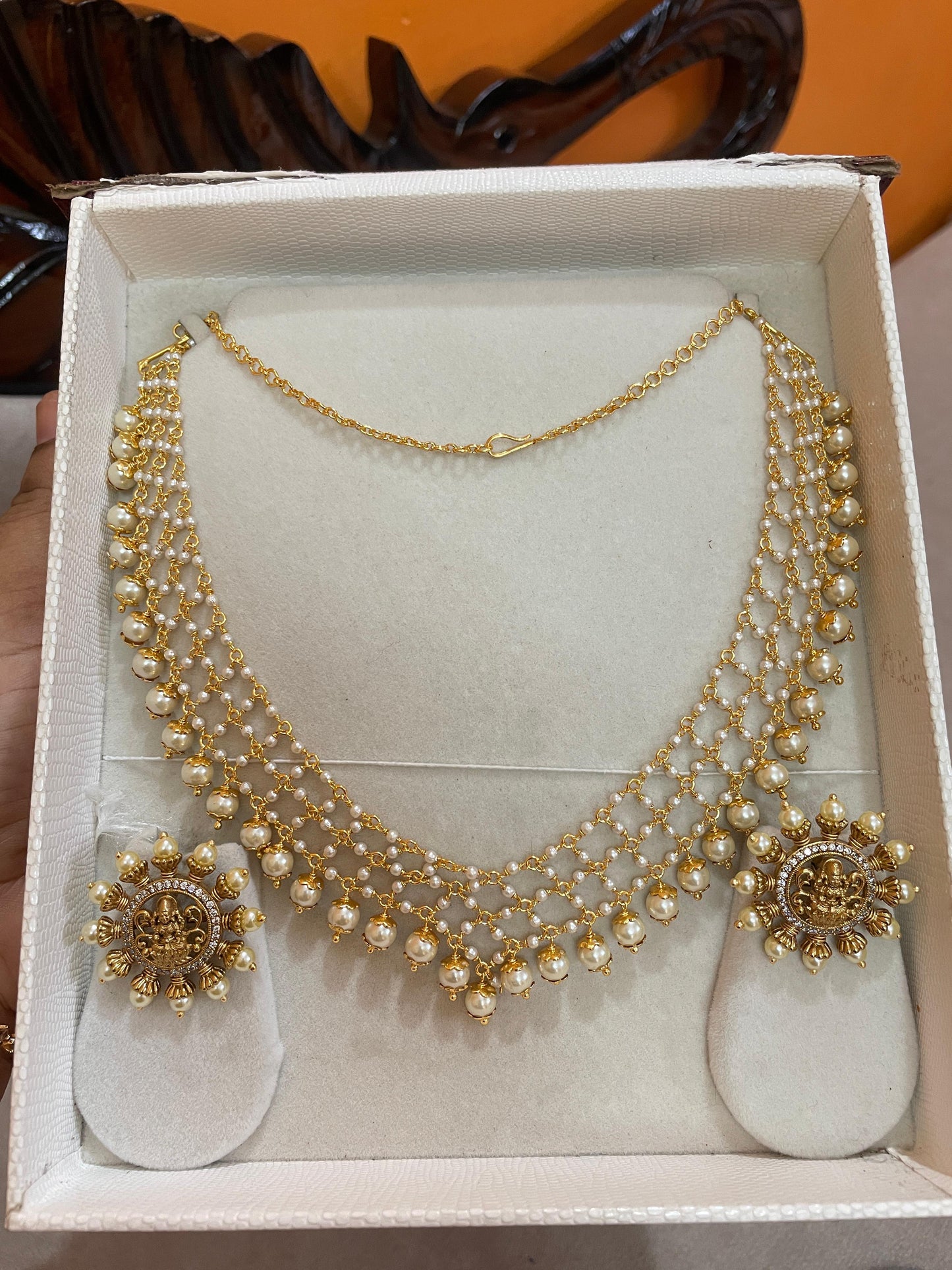 Handmade pearl zali chain with stud