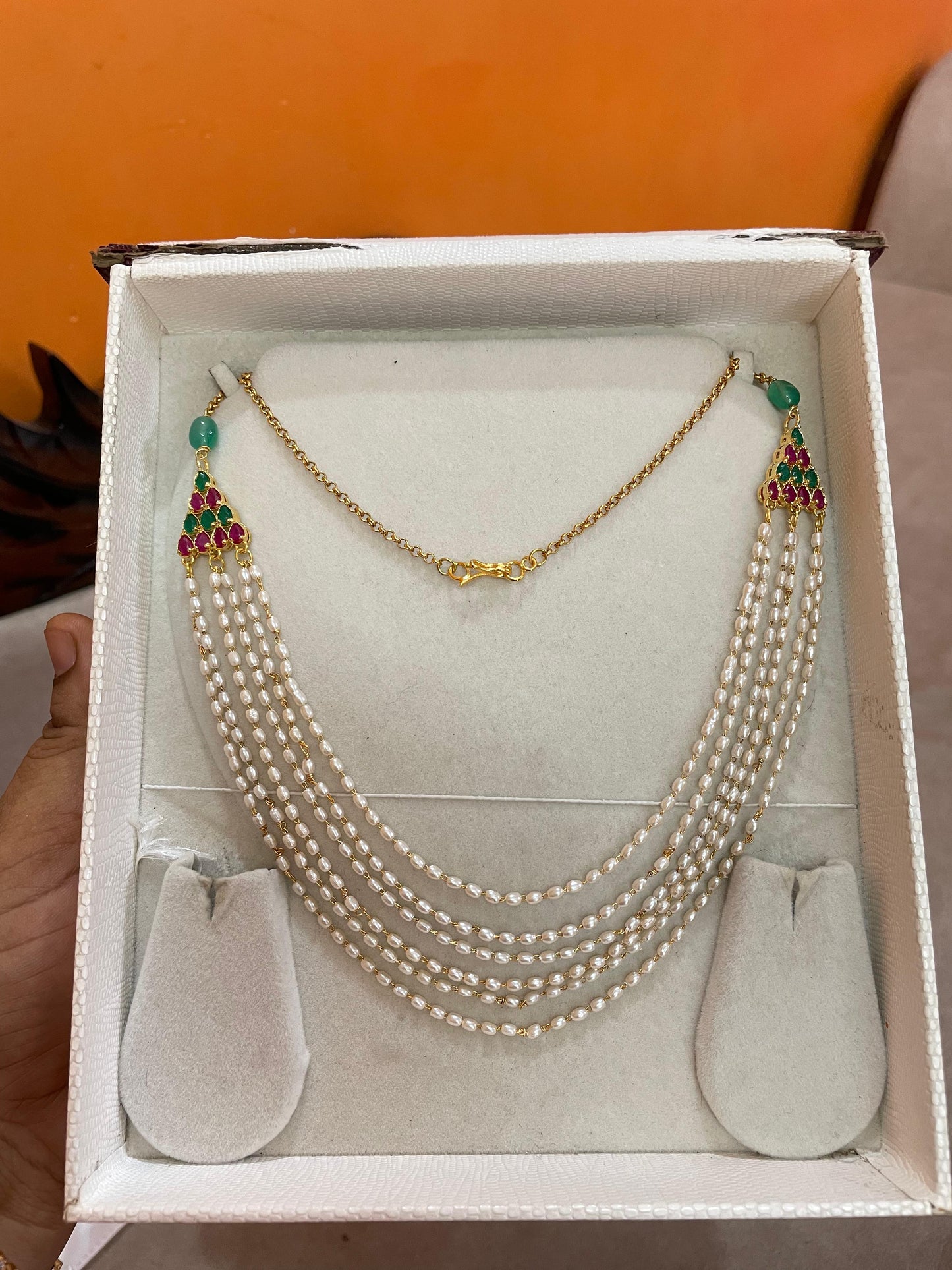 Multilayer pearl chain with ruby green accents