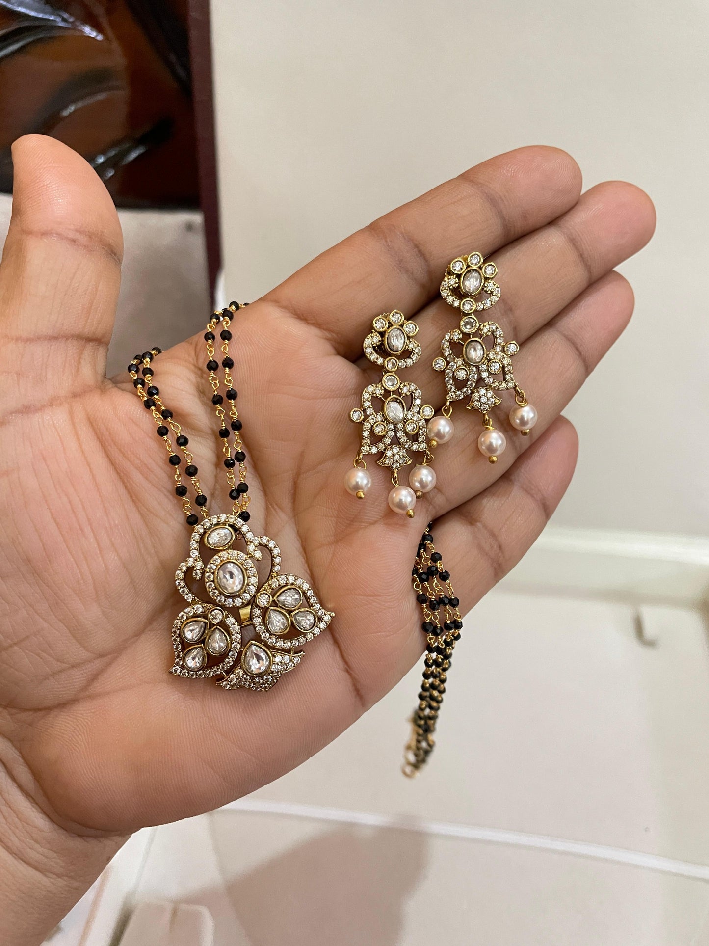 Pearl elegance black beads chain 18 inches