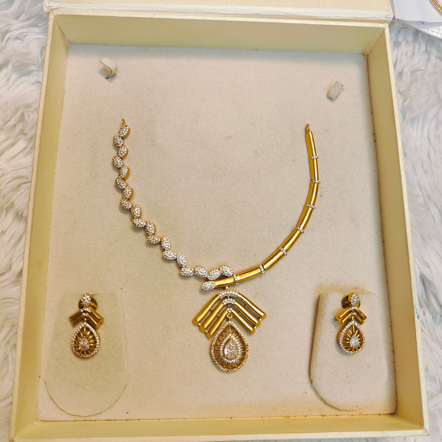 Regal cluster gold plated necklace set
