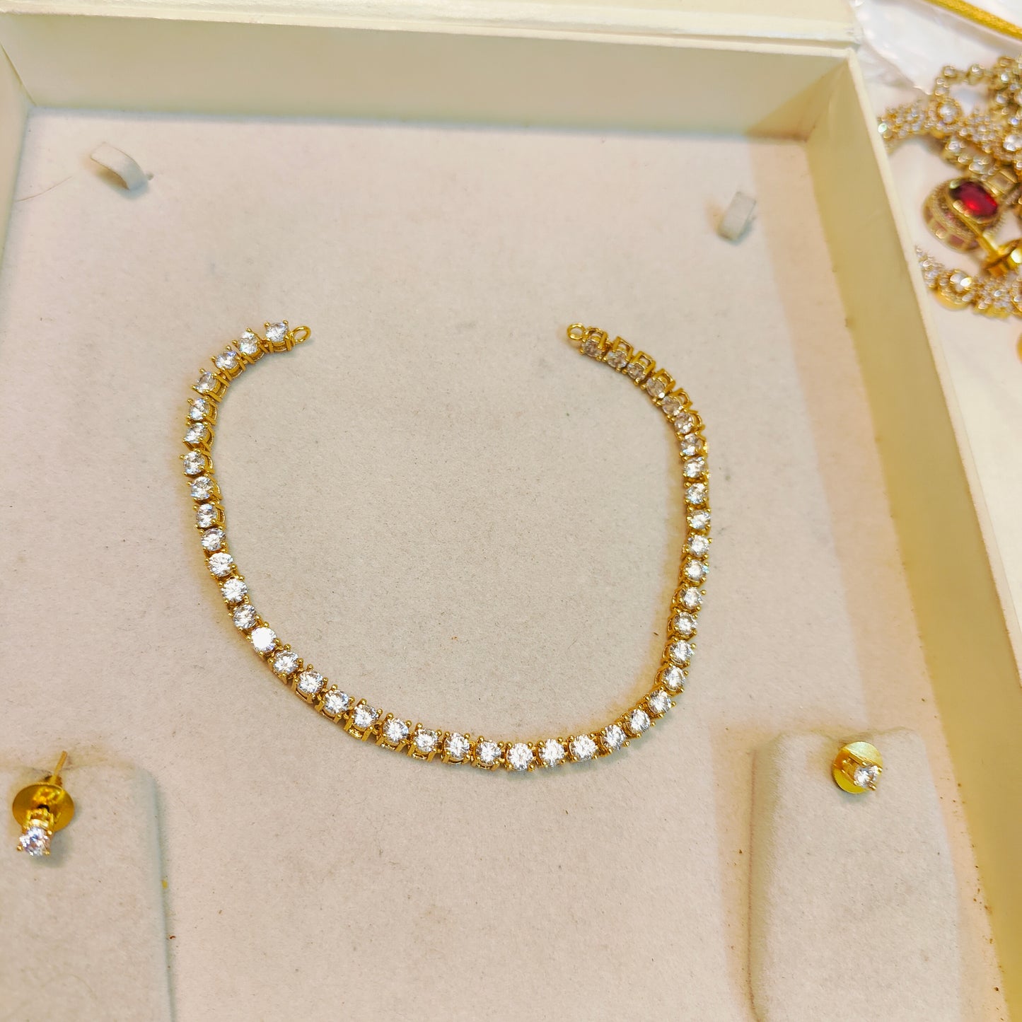 Classic solitaire diamond necklace set