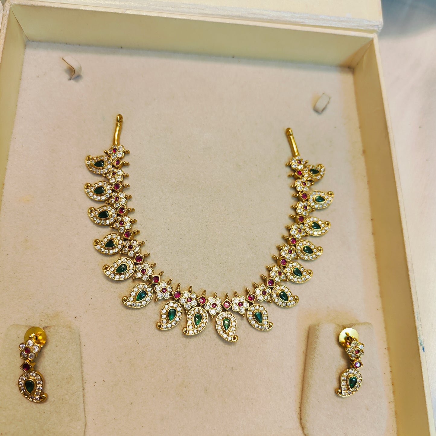 Kemp stones gold antique finish necklace set premium quality