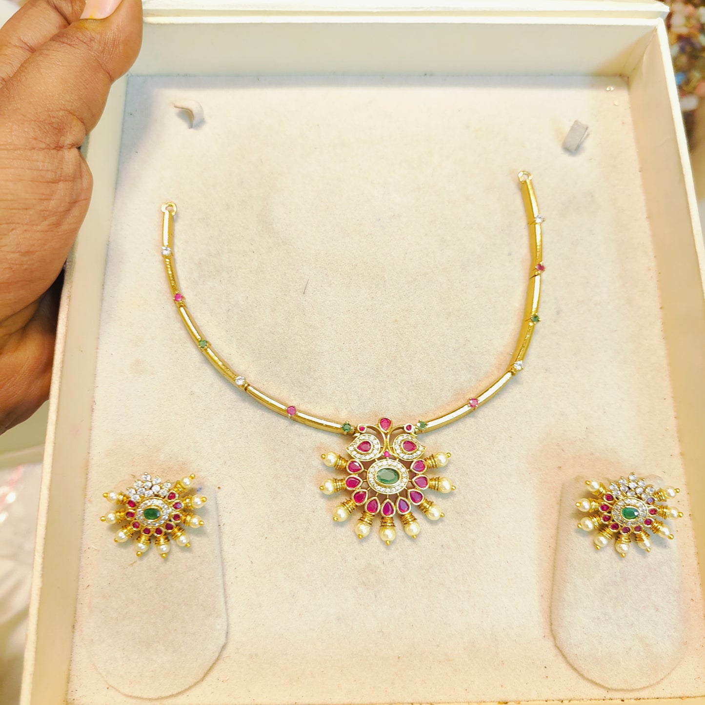 Sleek Gold Finish Cz Kanti necklace set
