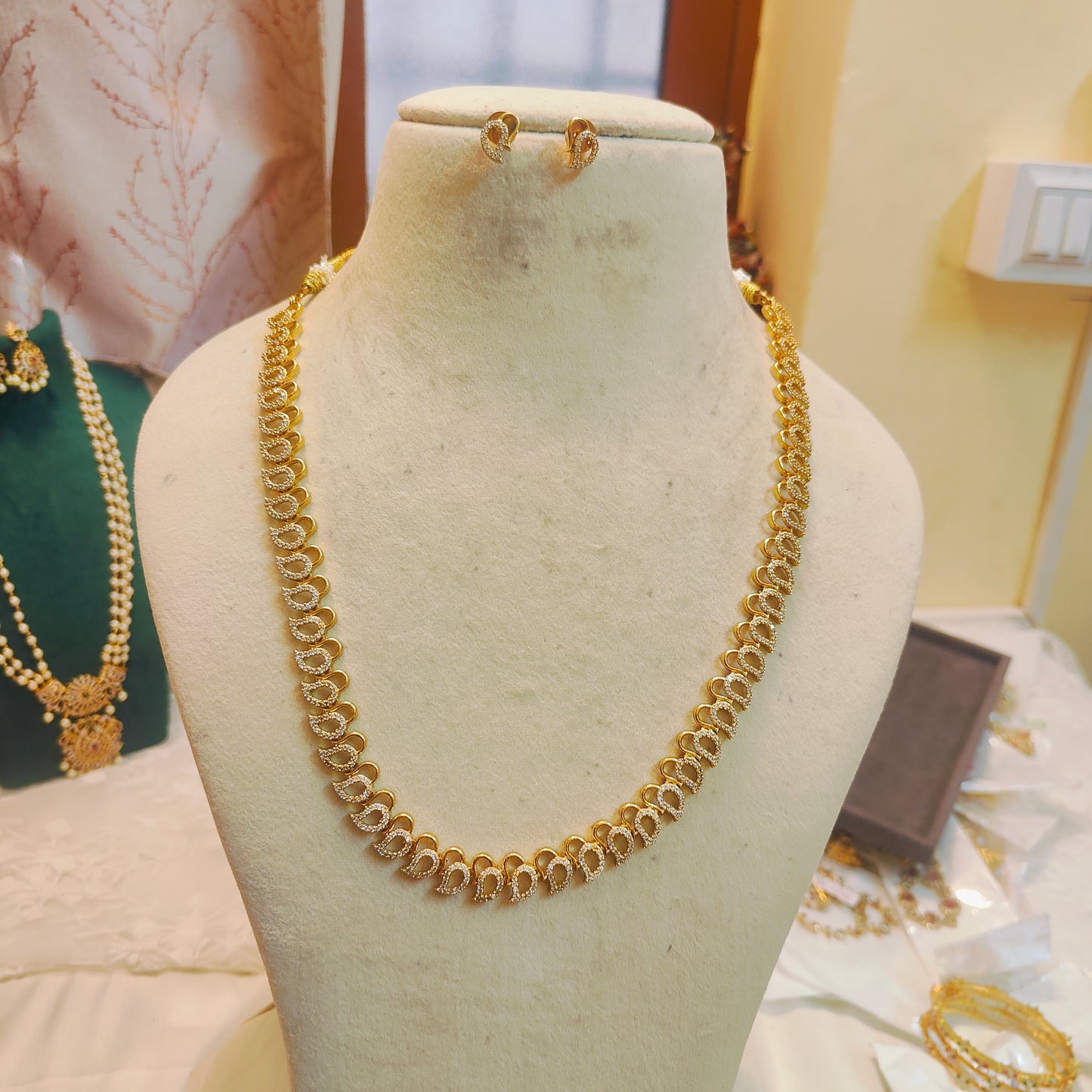 Elegant paisley cz stone haram