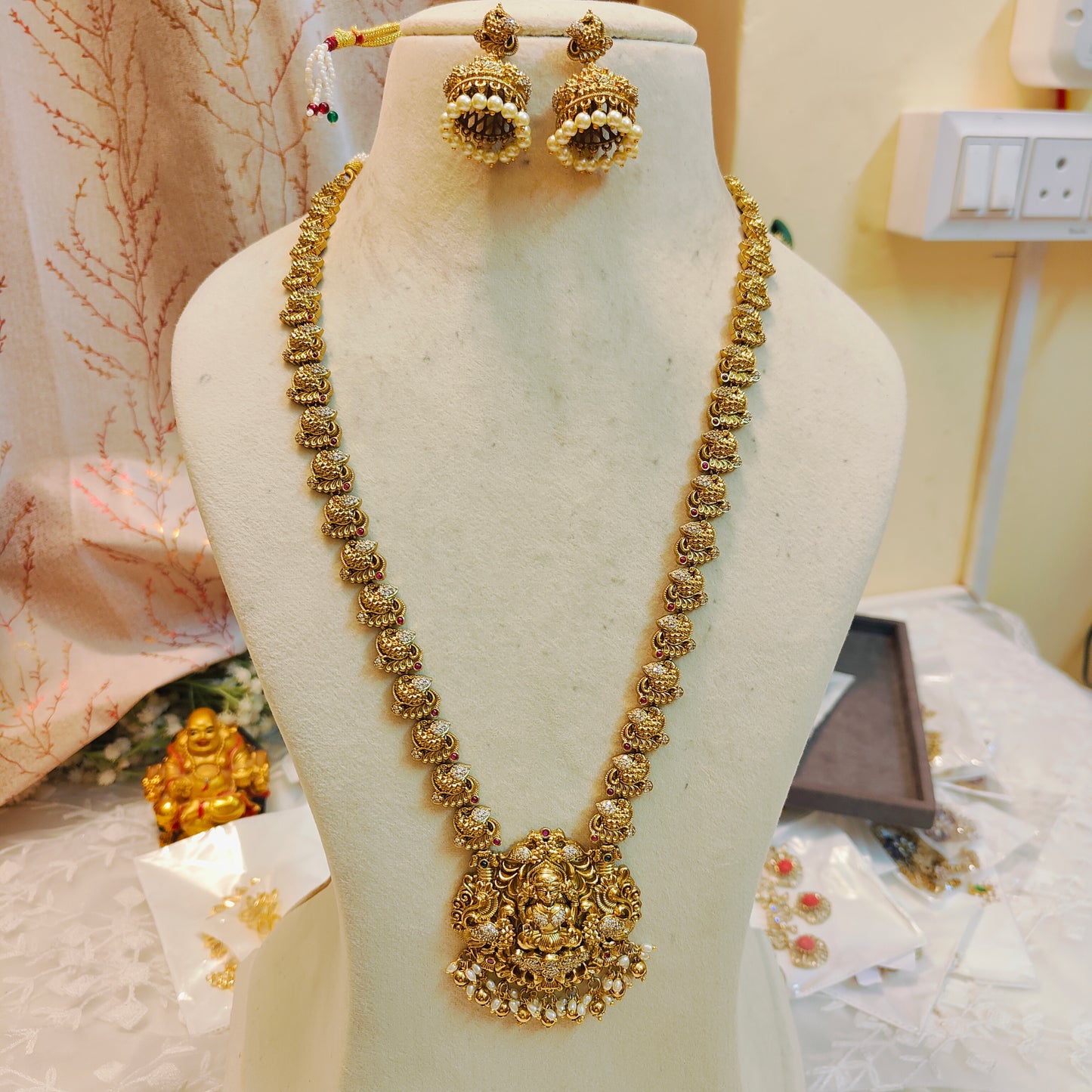 Antique nakshi temple haram with jhumka