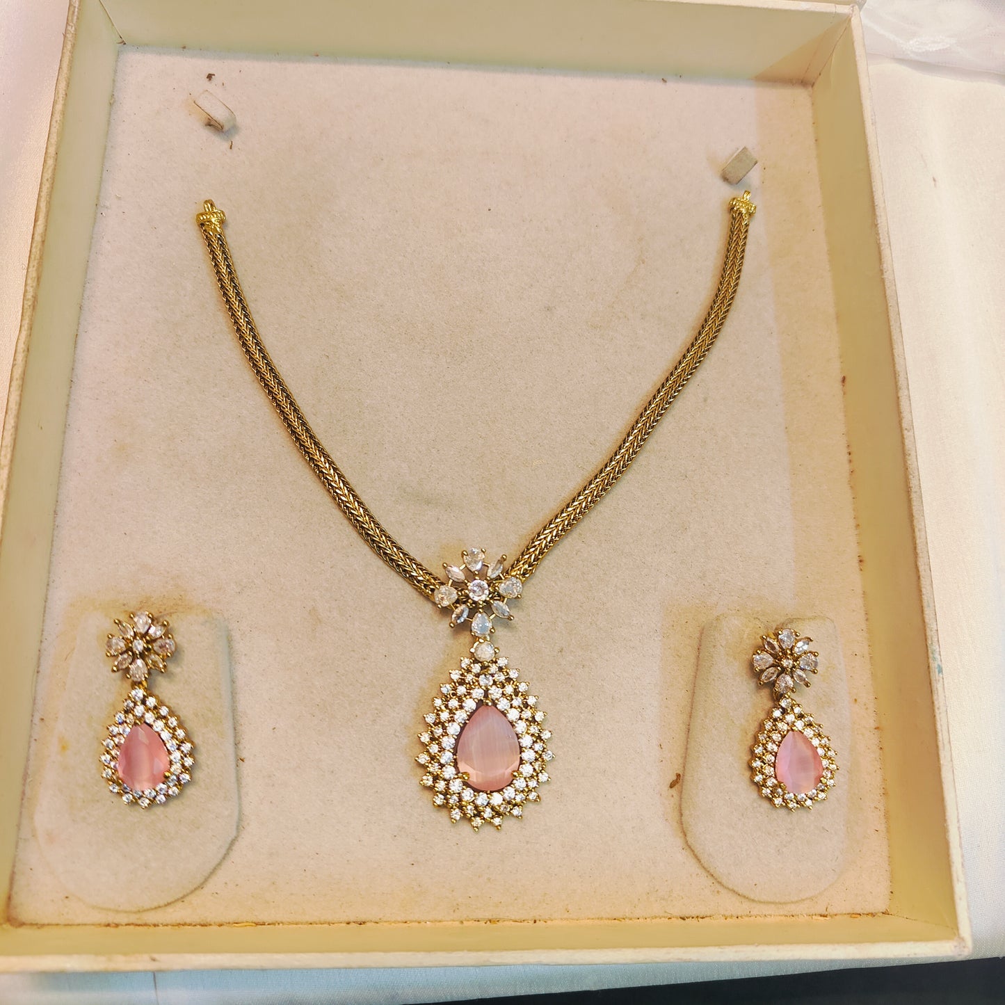 Floral pendant necklace set with pink accent