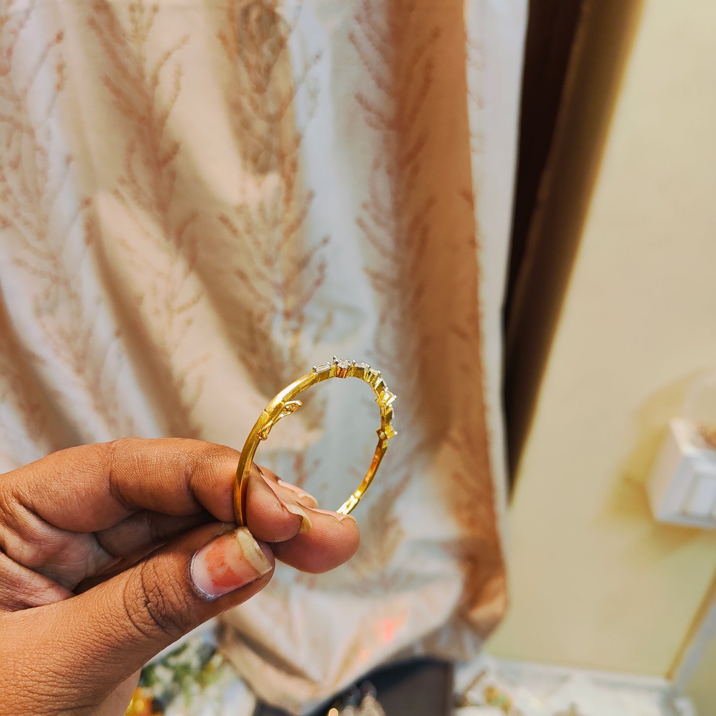 Elegant zirconia bracelet