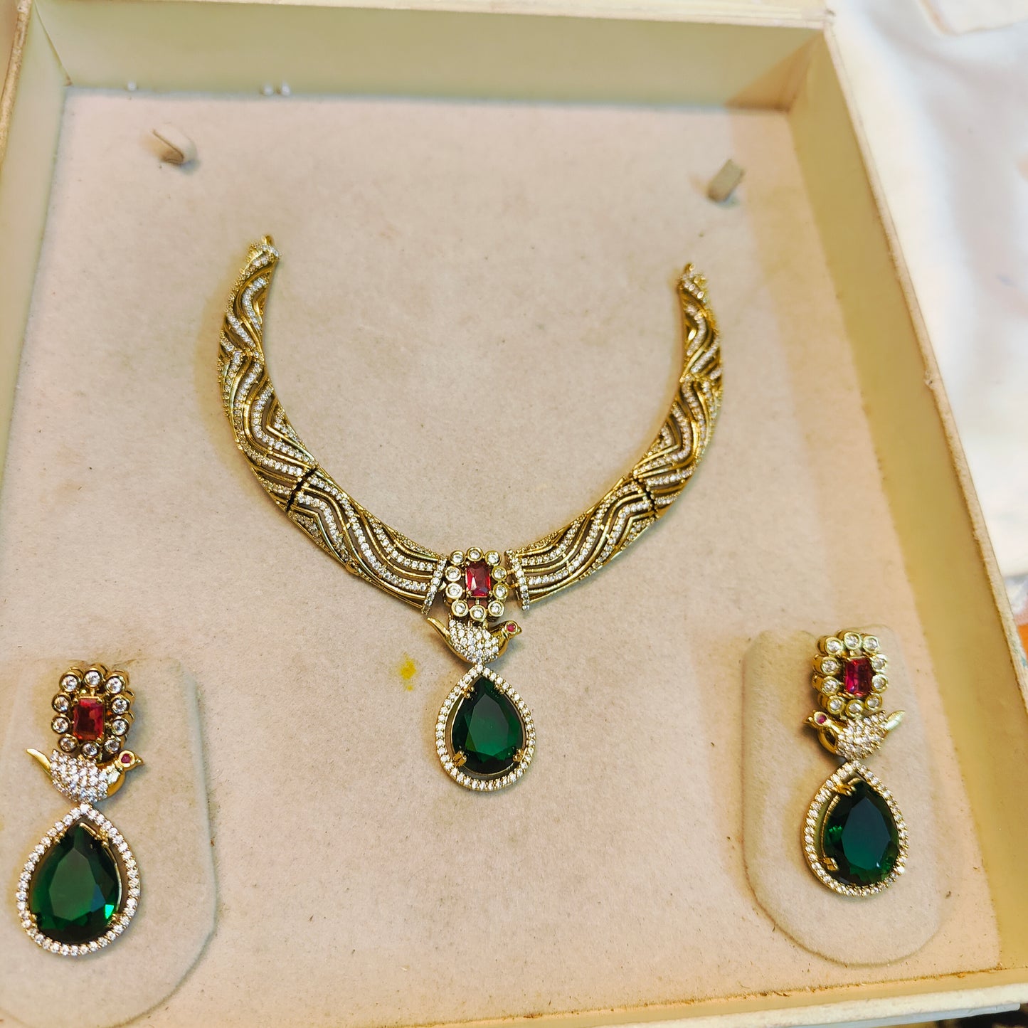 Regal emerald bird drop necklace set