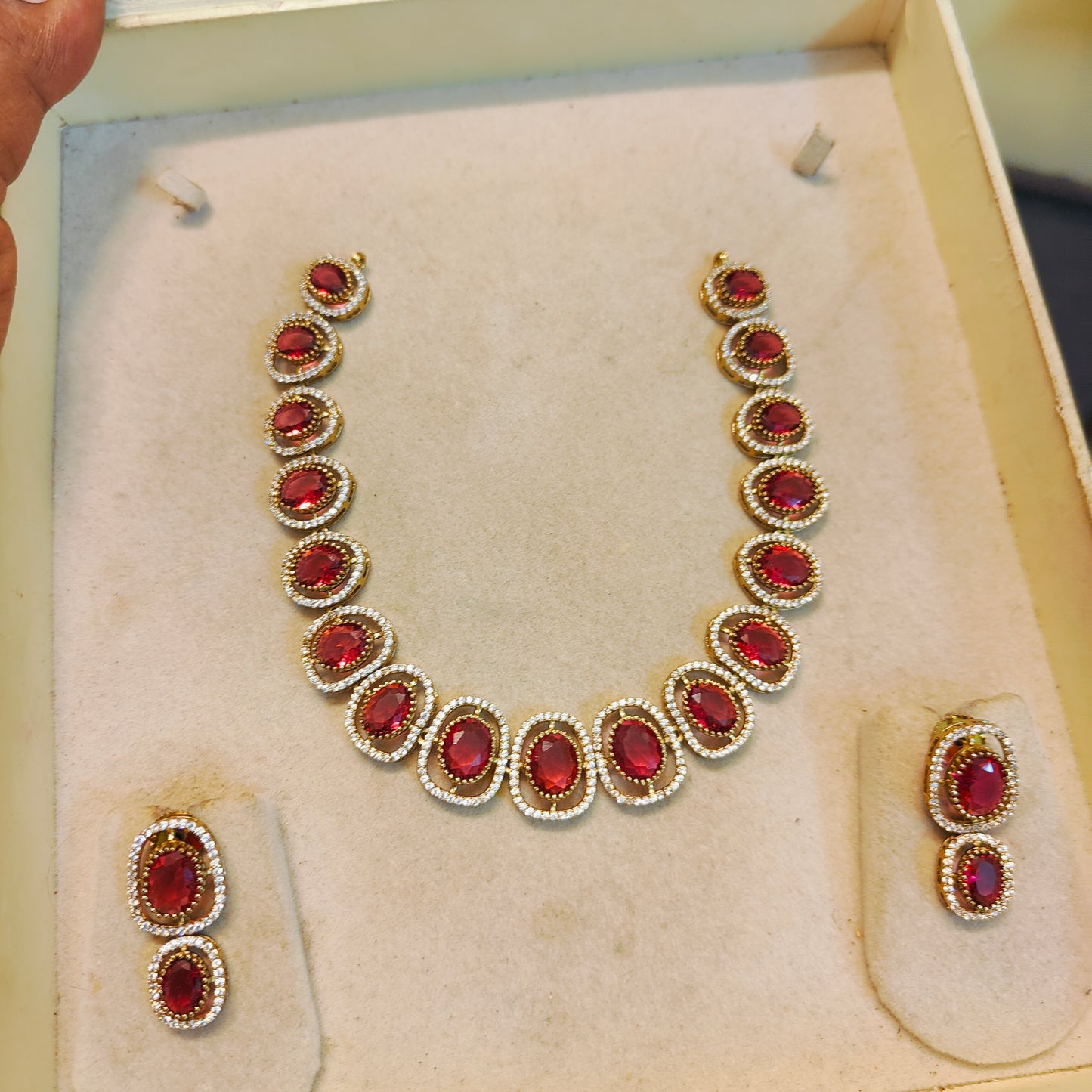 Regal Ruby oval necklace set