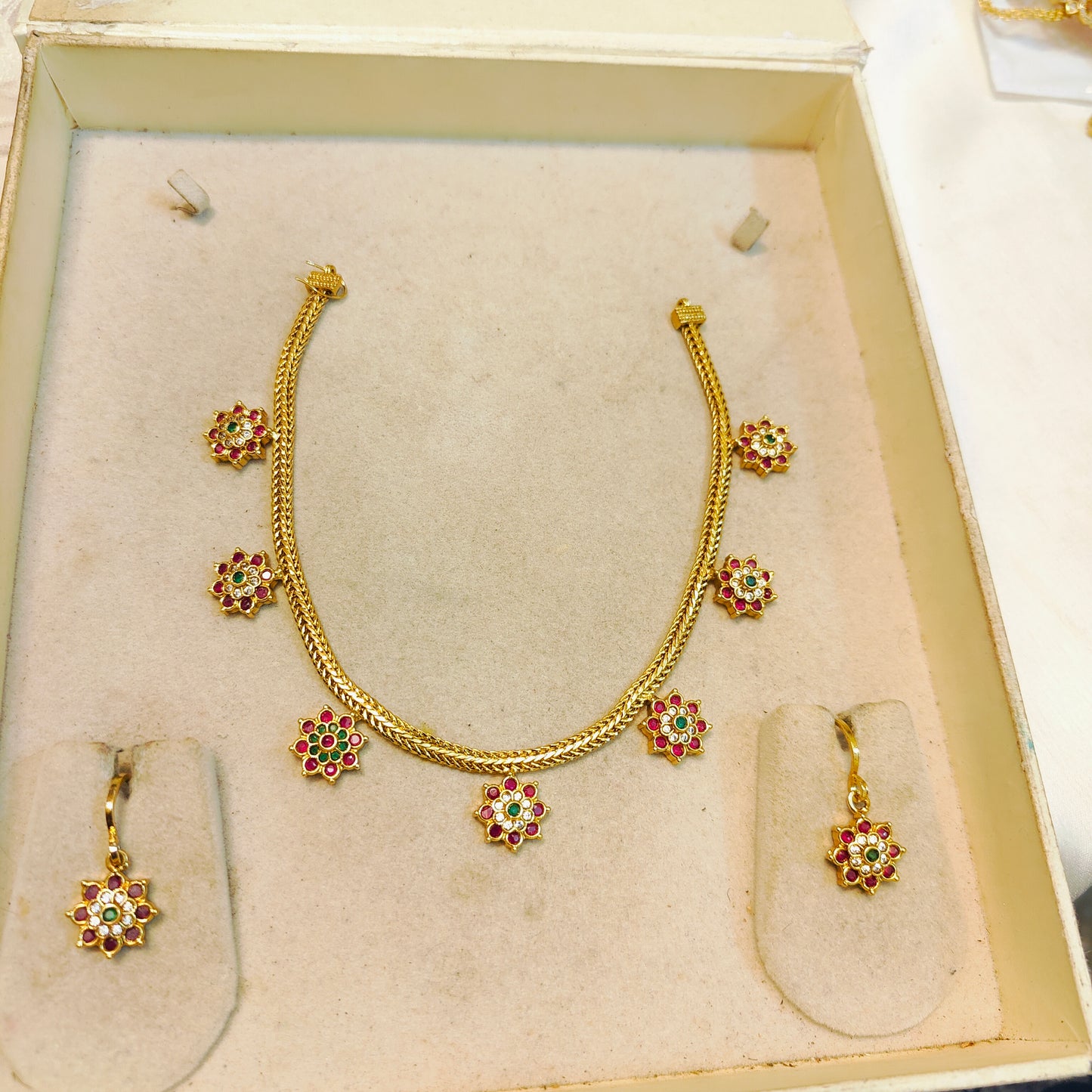 Floral charm gold necklace set