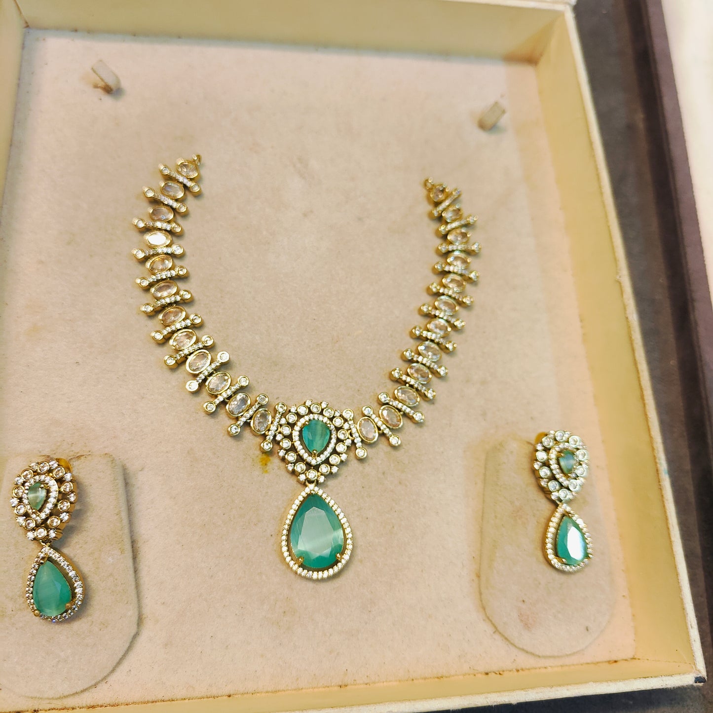 Aqua blue kundan jadau neckset