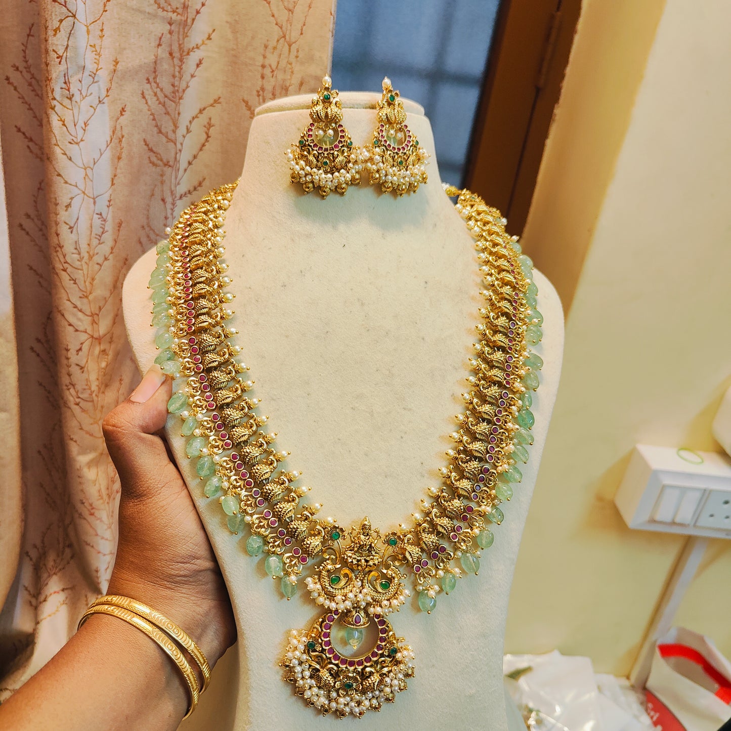 Grand temple peacock antique haram