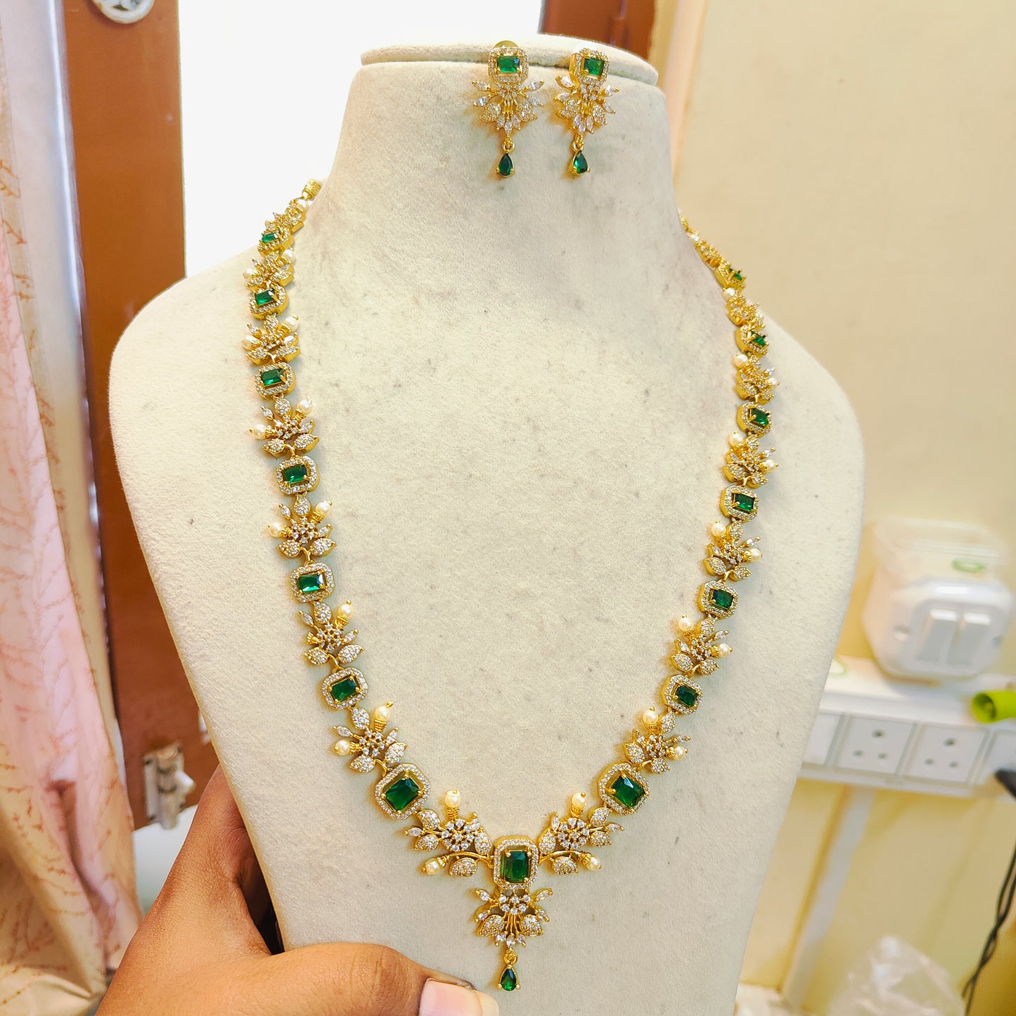 Emerald elegance pearl cz jadau haram with pearl detailing