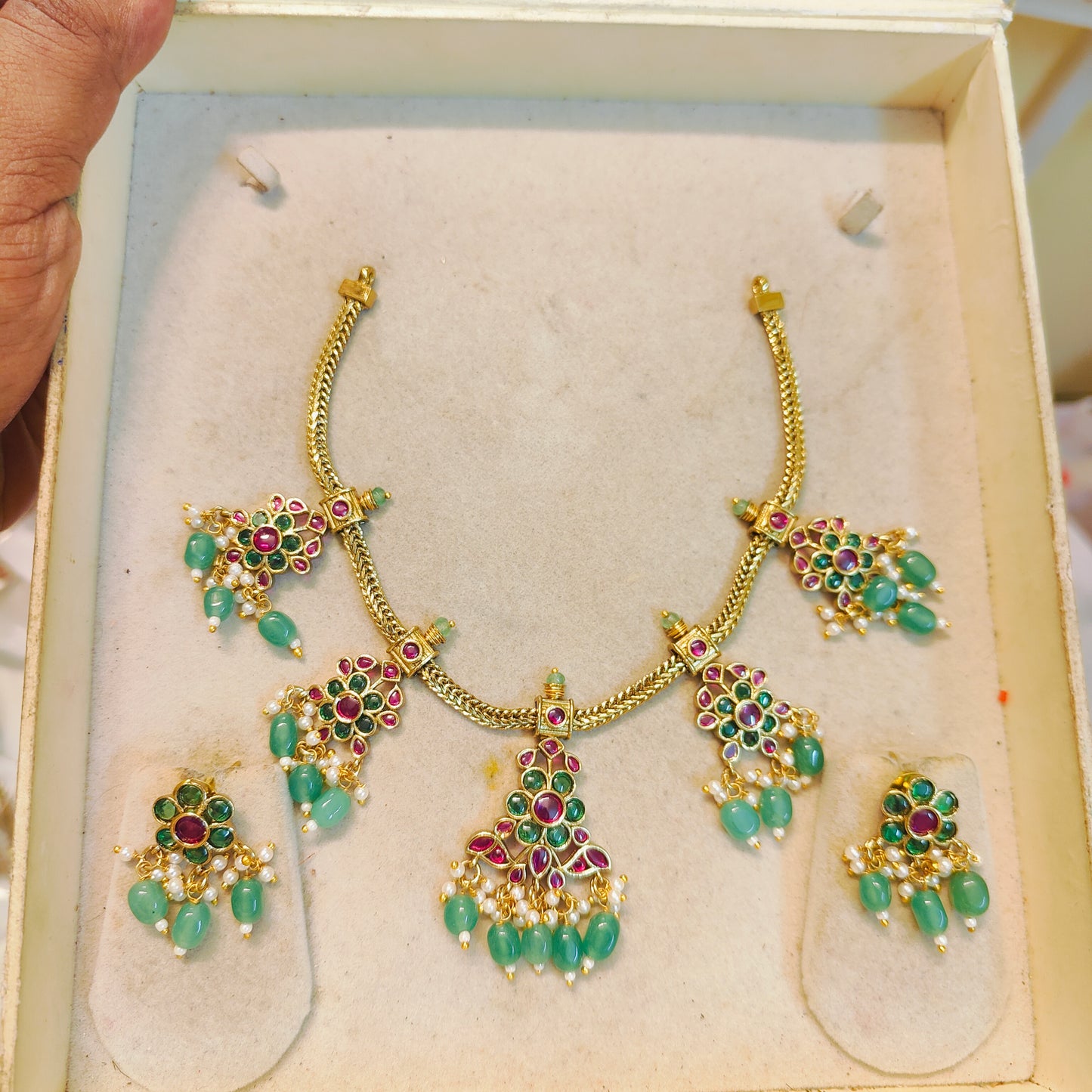 Floral Kemp & green beads necklace set with earrings