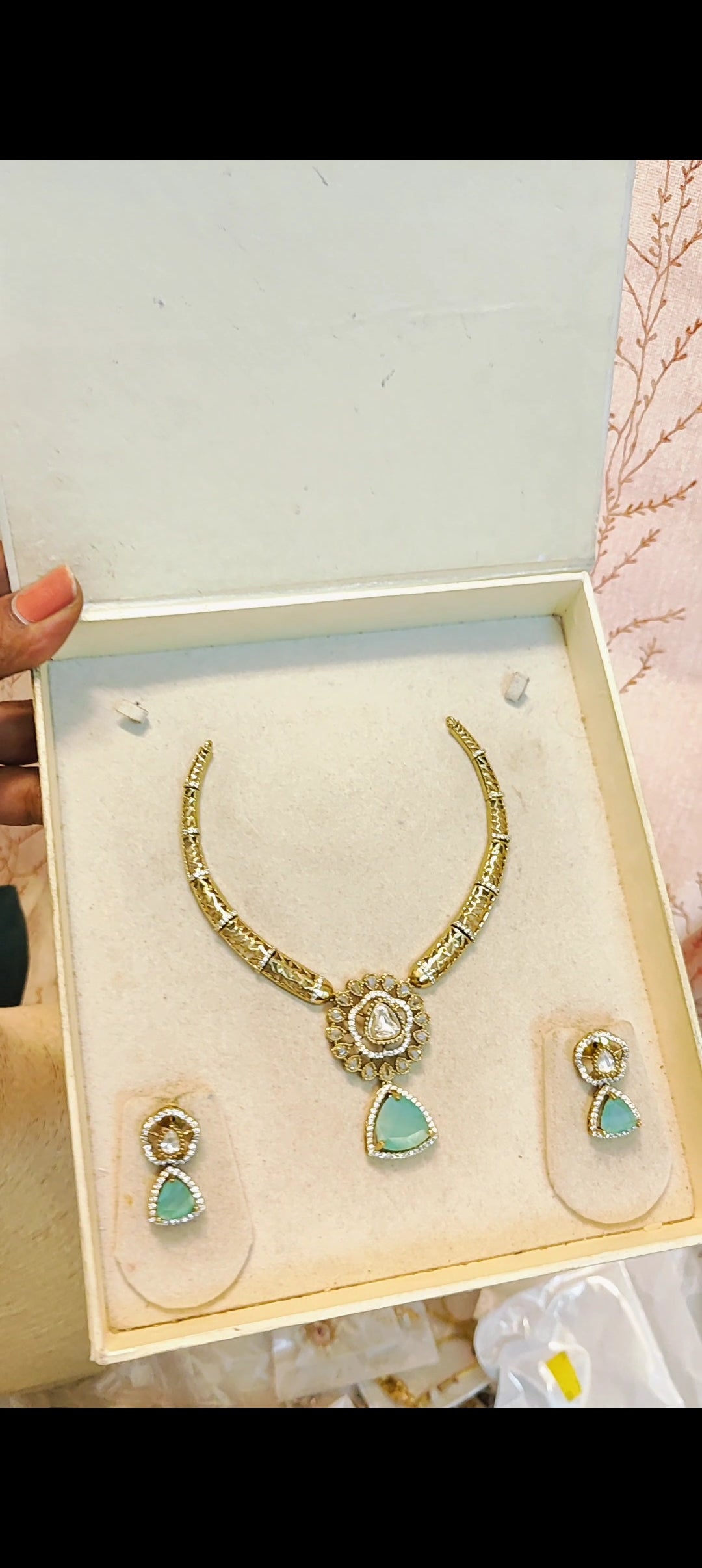 Celebrity inspired necklace set