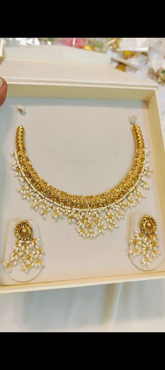 Gold antique finish premium quality necklace set