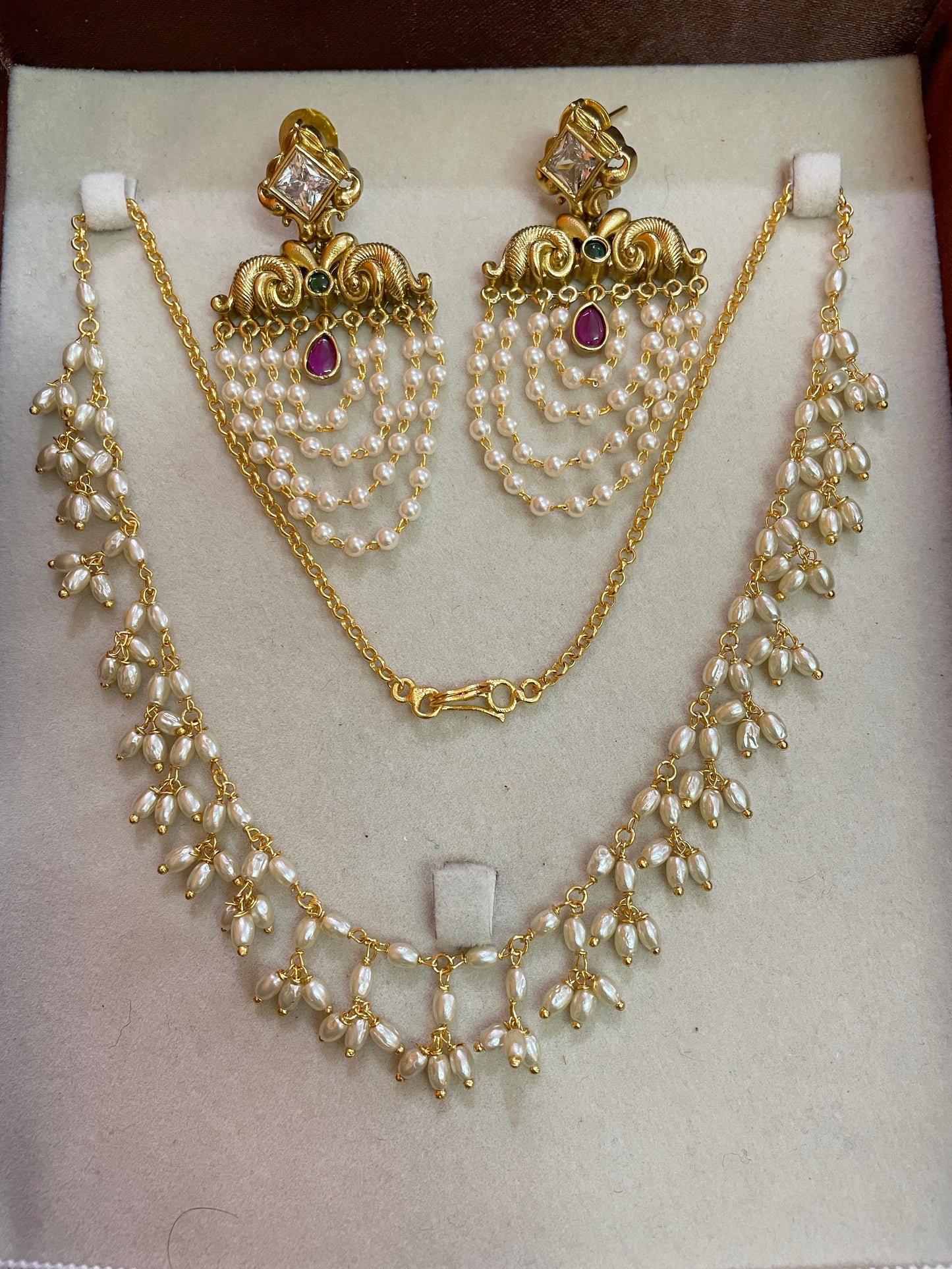 Handmade pearl chain with earrings